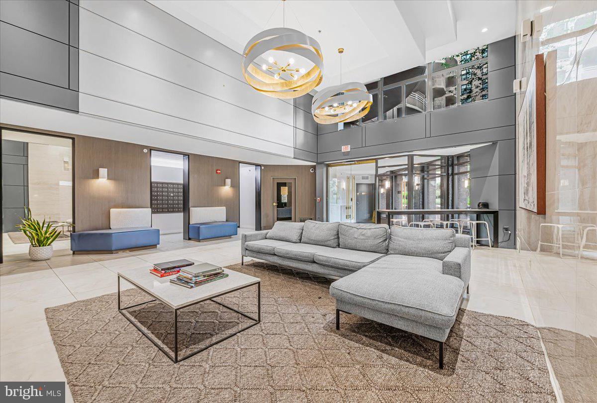 CRESCENT PLAZA - Residential