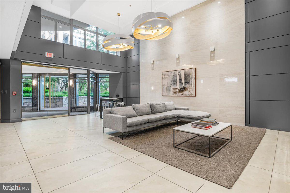 CRESCENT PLAZA - Residential