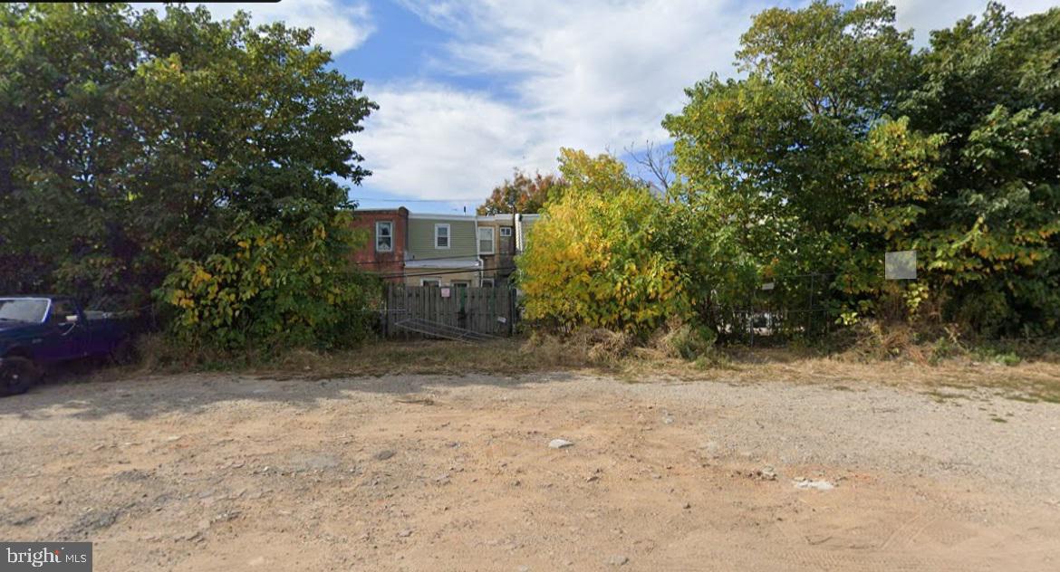 5 Vacant Lots in the very hot section of Grays Ferry, in South Philadelphia.  New construction is all over the area. Amazing access to Center City, University City. This is a package deal consisting of the following addresses:
1230 S Patton
1232 S Patton
1234 S Patton
1238 S Patton
1248 S Patton
Asking price is $375,000
