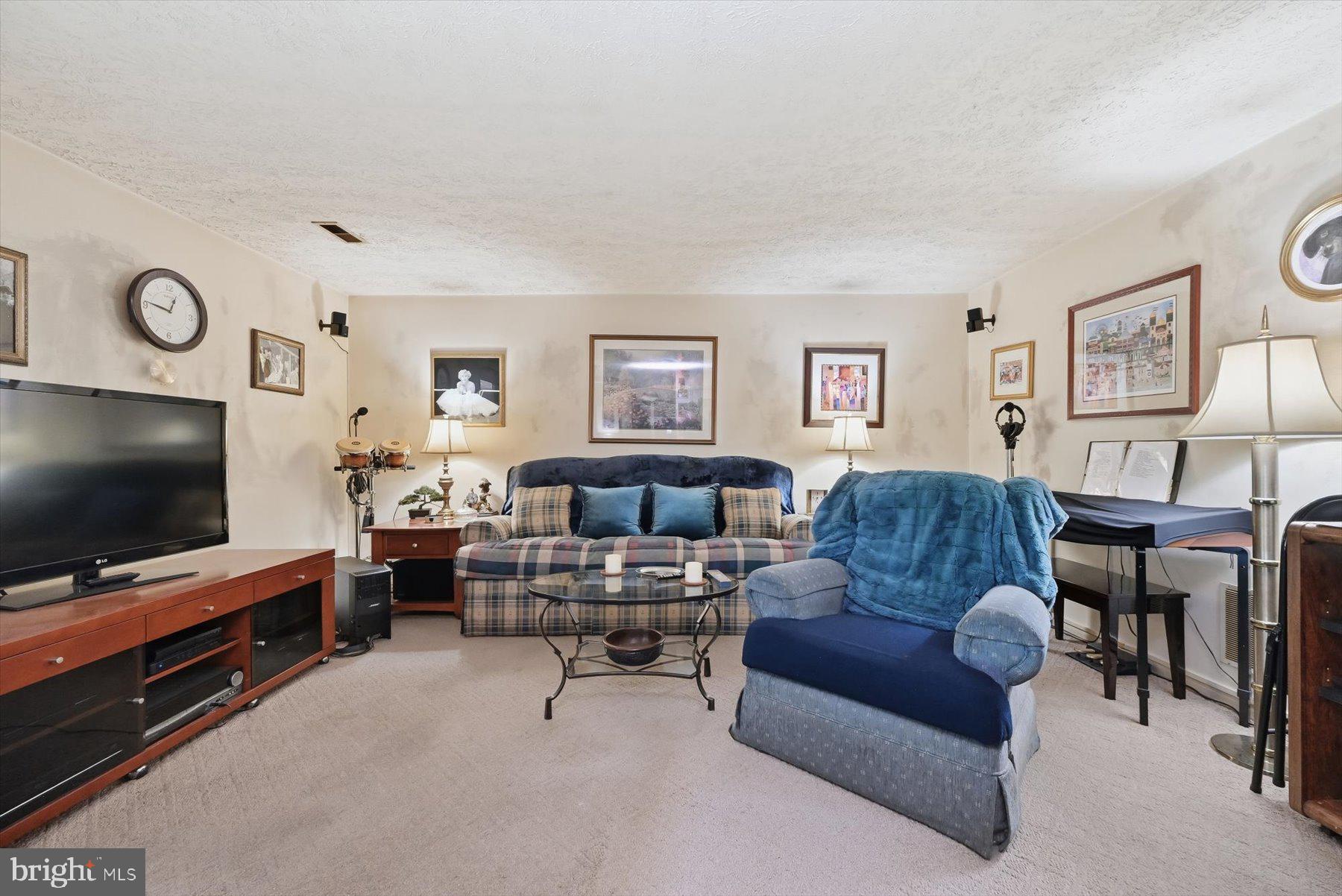 SILVER SPRING CNTRY CLUB - Residential