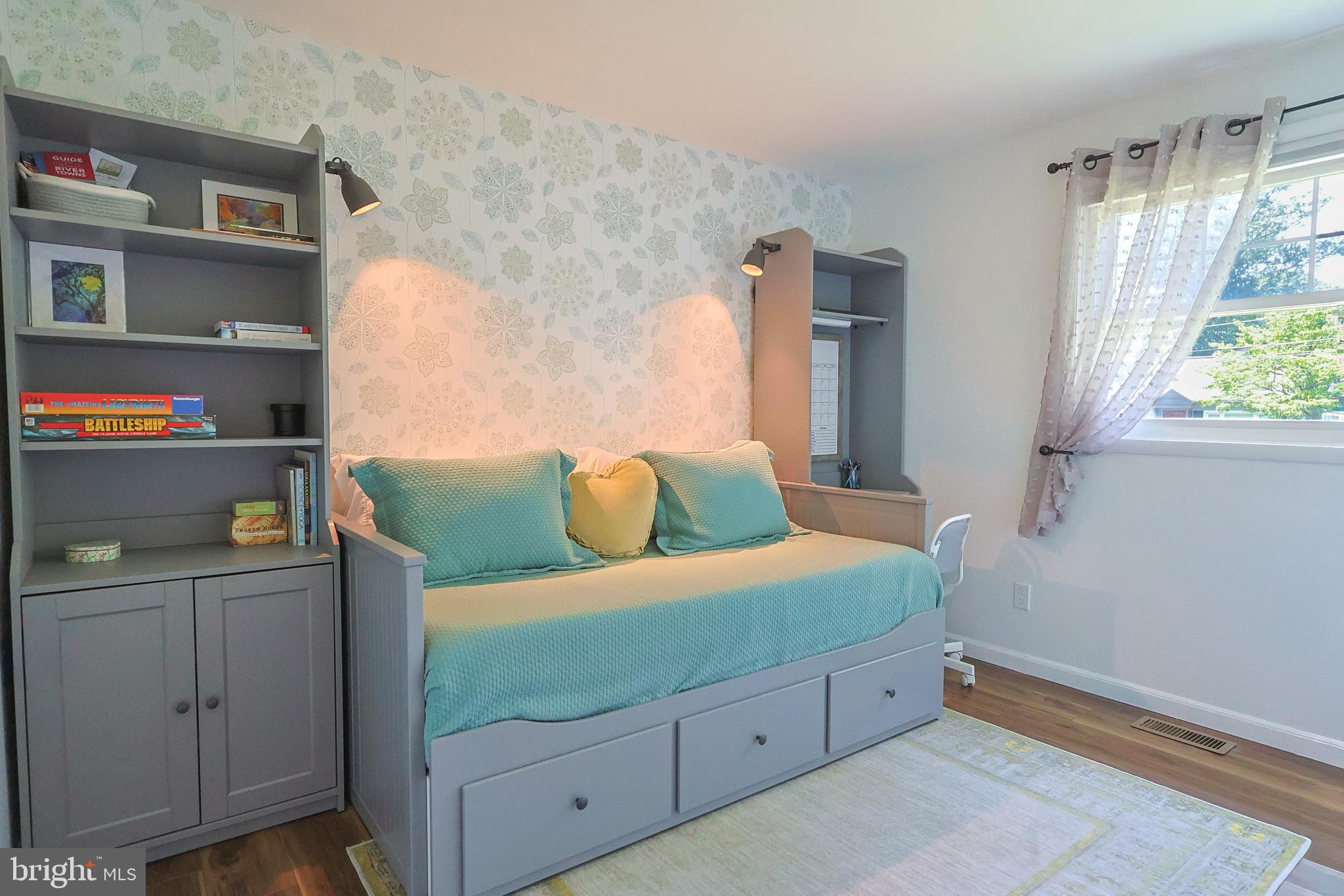 YARDLEY TERR - Residential
