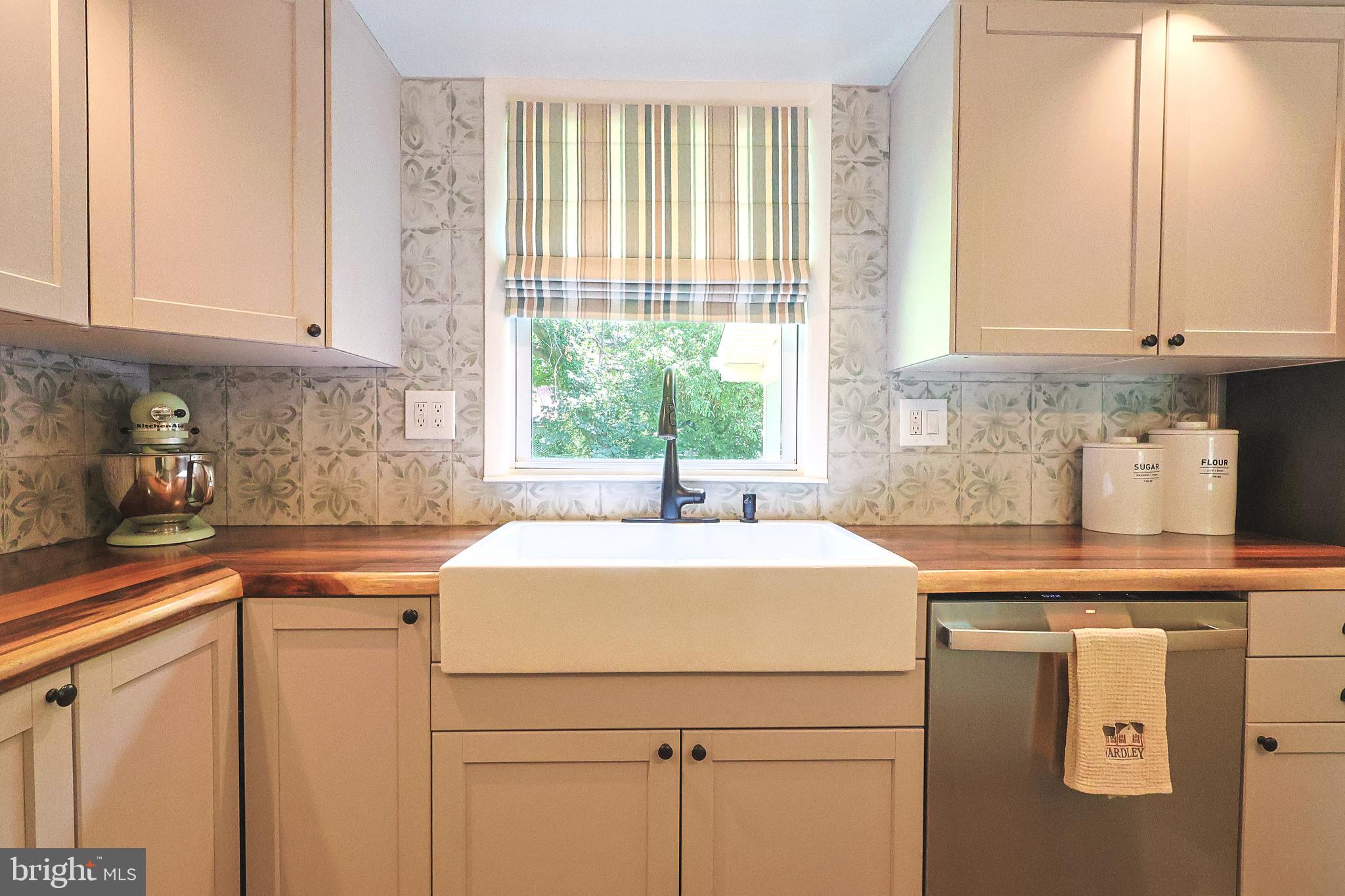 YARDLEY TERR - Residential