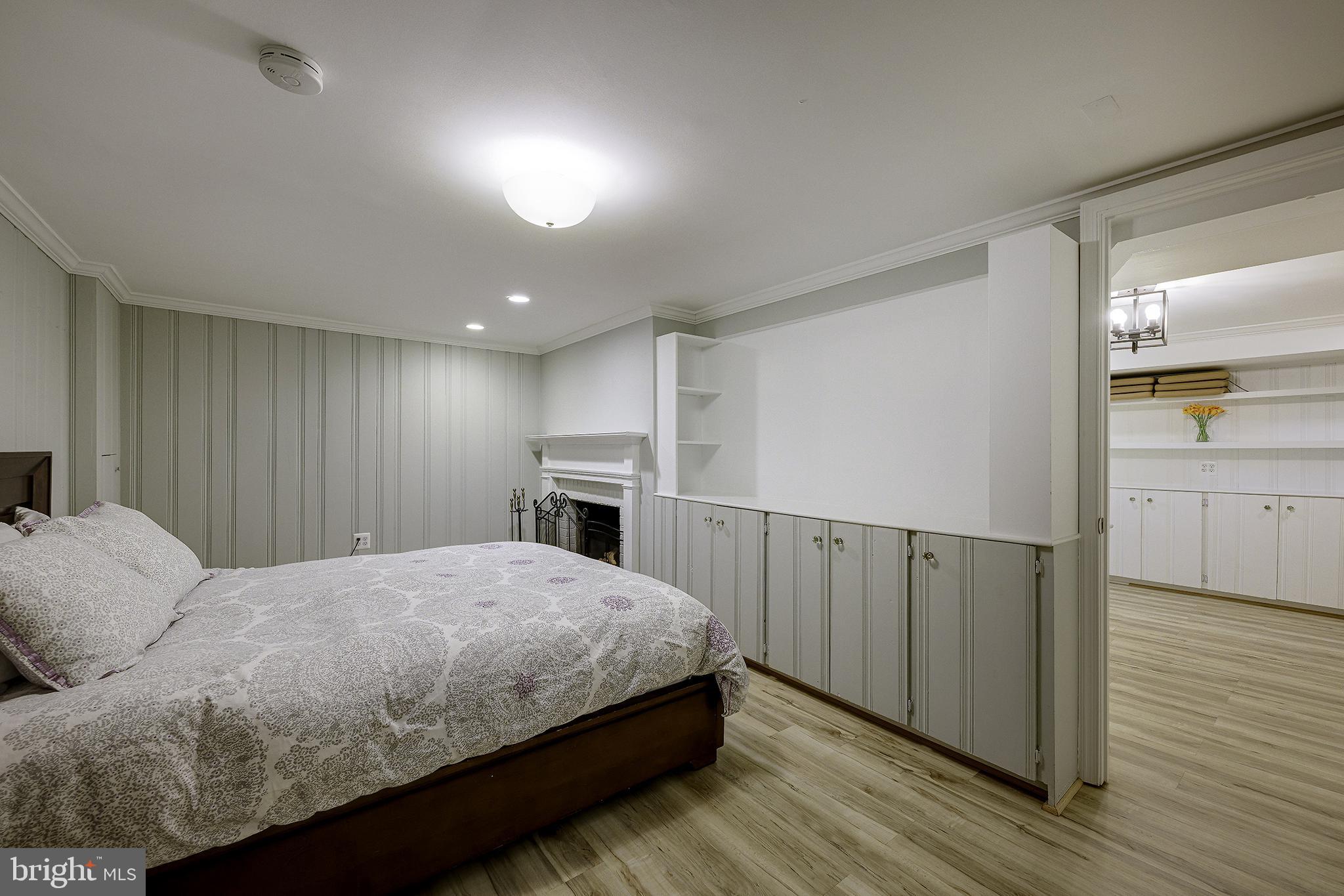 CHEVY CHASE HILLS - Residential