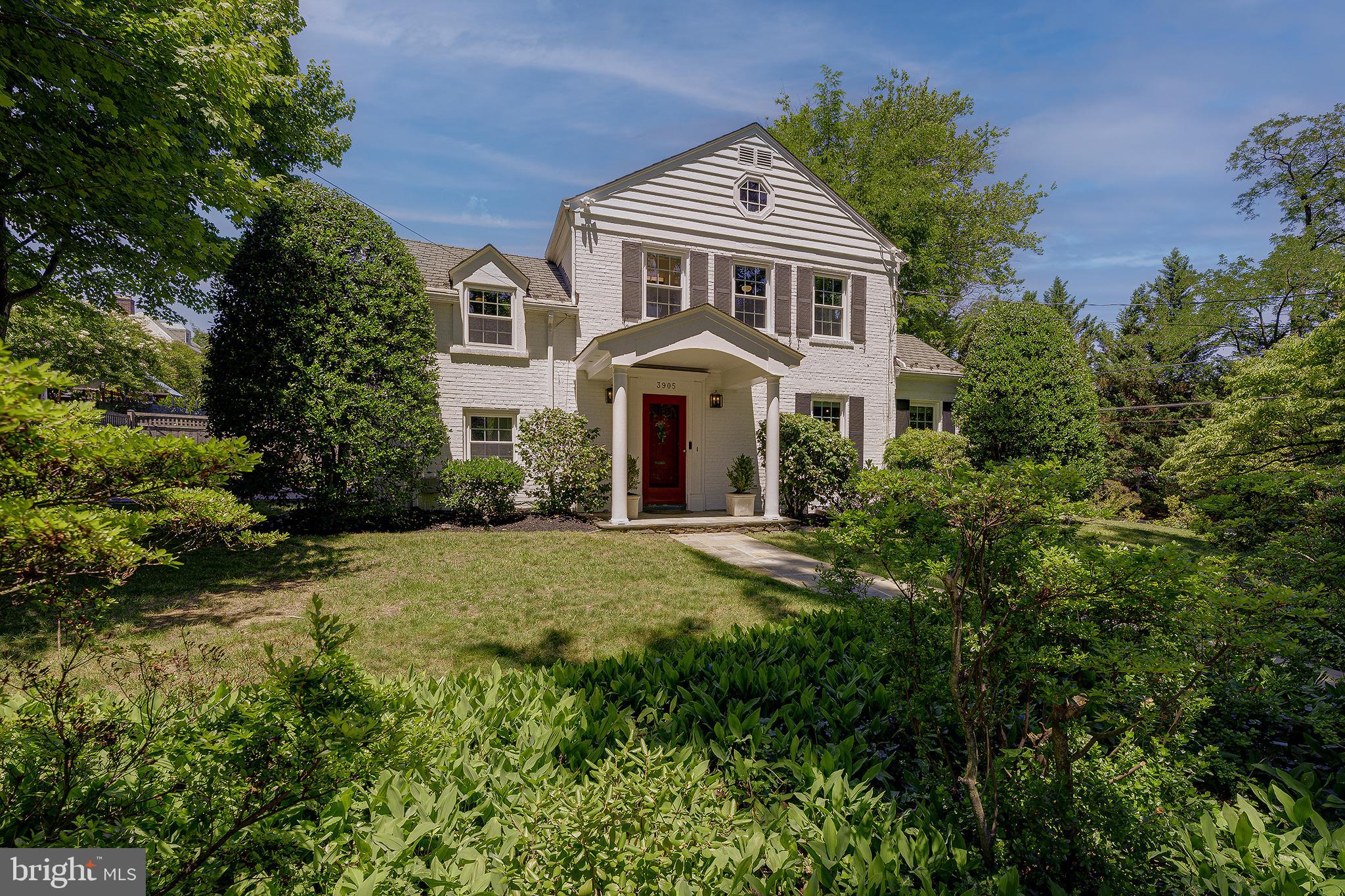 CHEVY CHASE HILLS - Residential