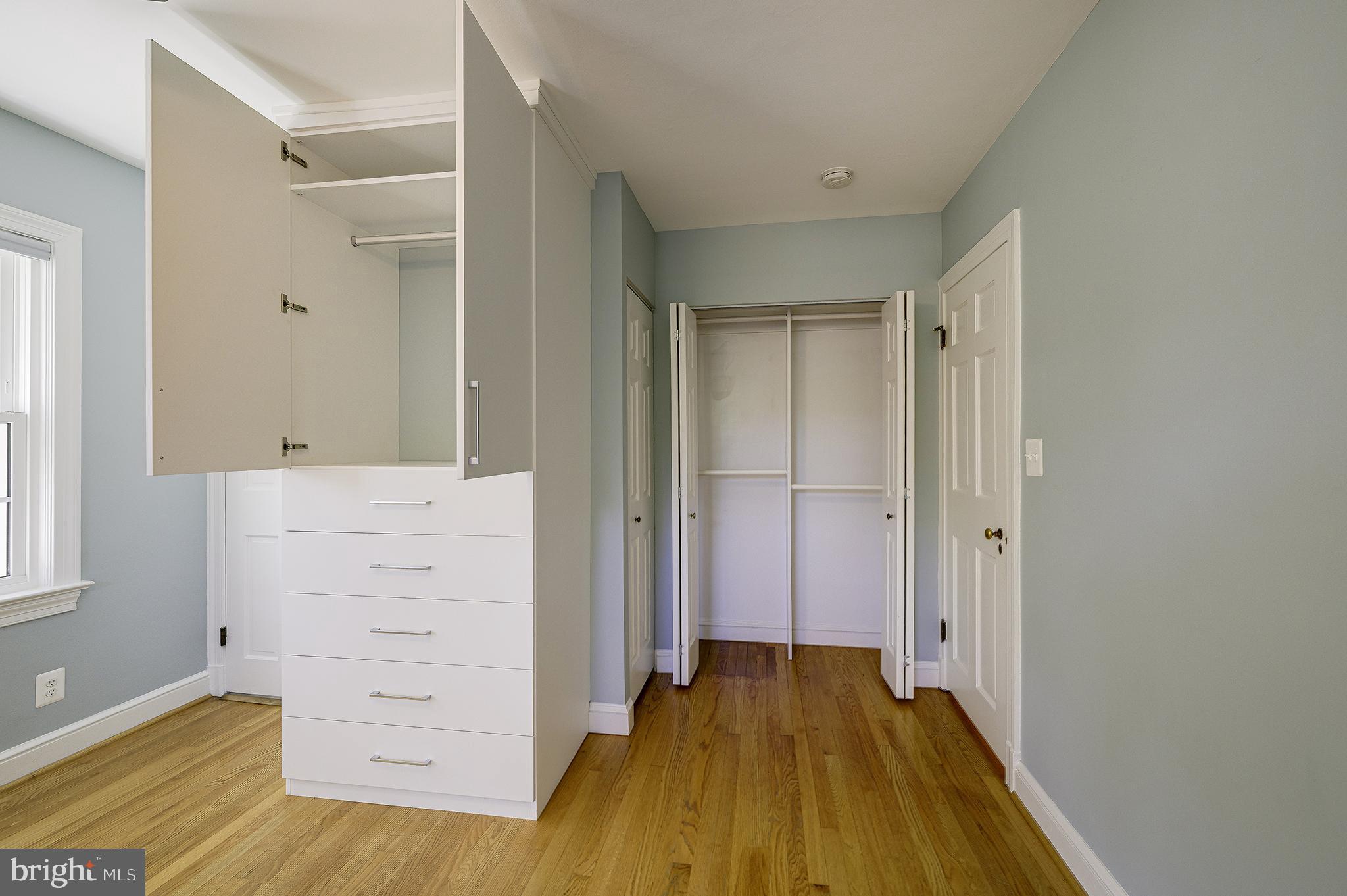 CHEVY CHASE HILLS - Residential