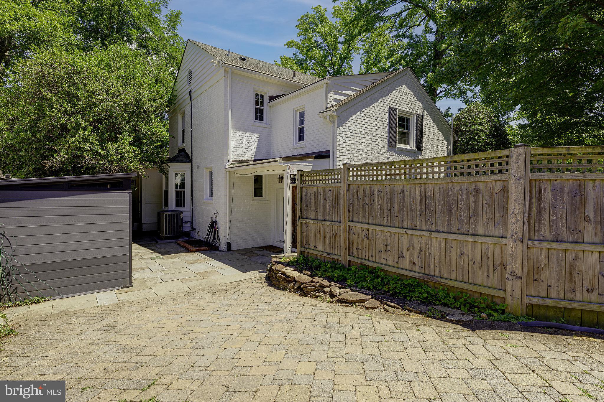 CHEVY CHASE HILLS - Residential