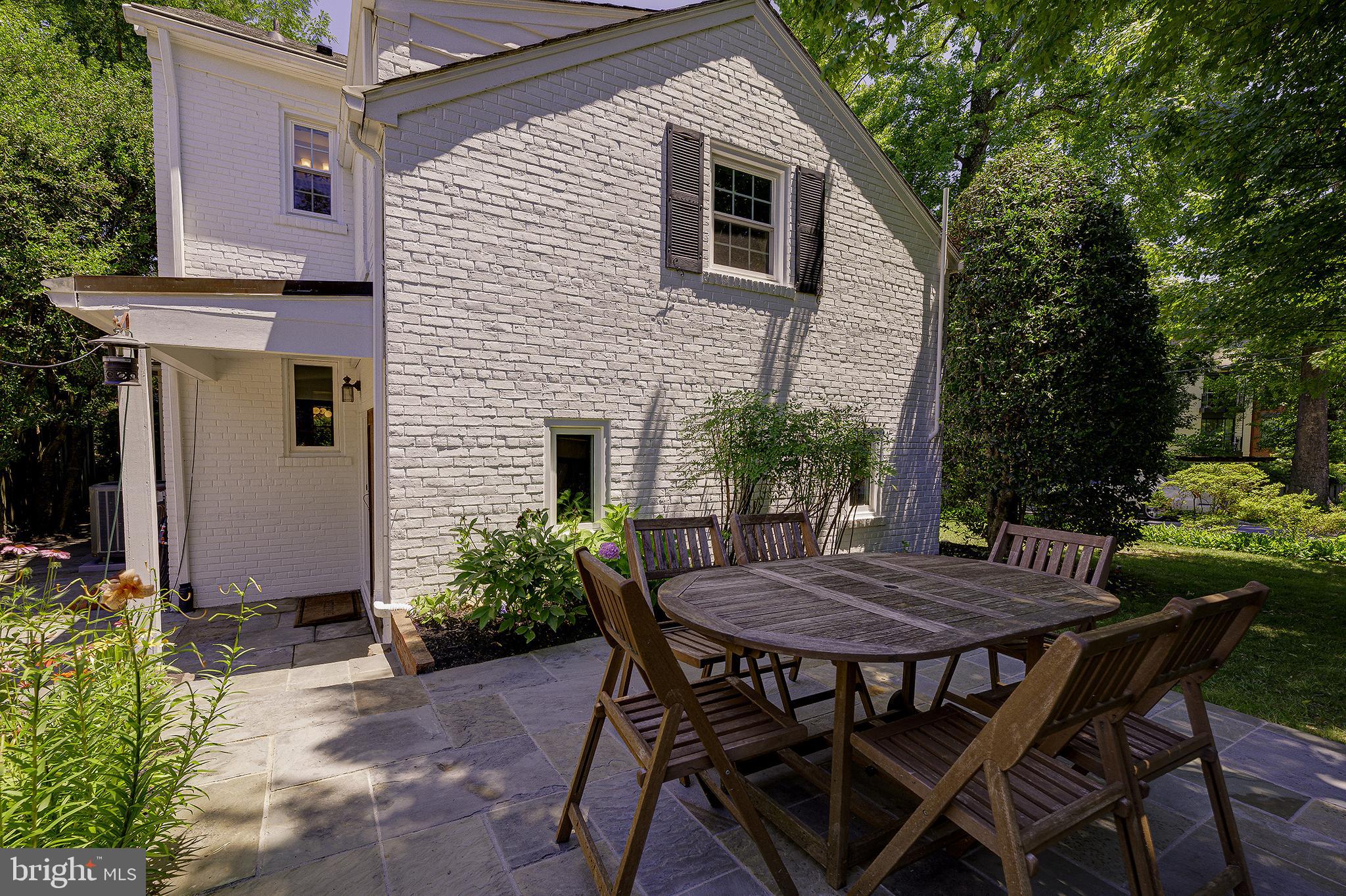 CHEVY CHASE HILLS - Residential
