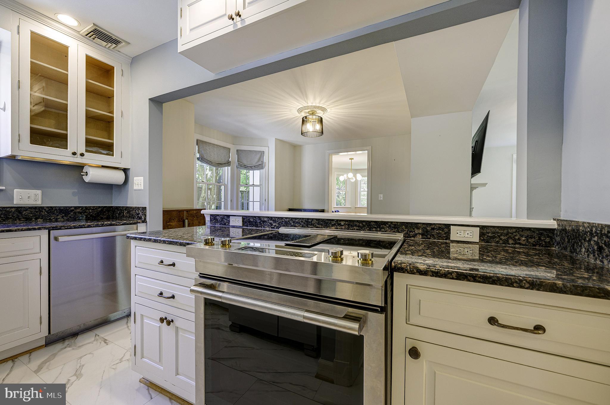 CHEVY CHASE HILLS - Residential