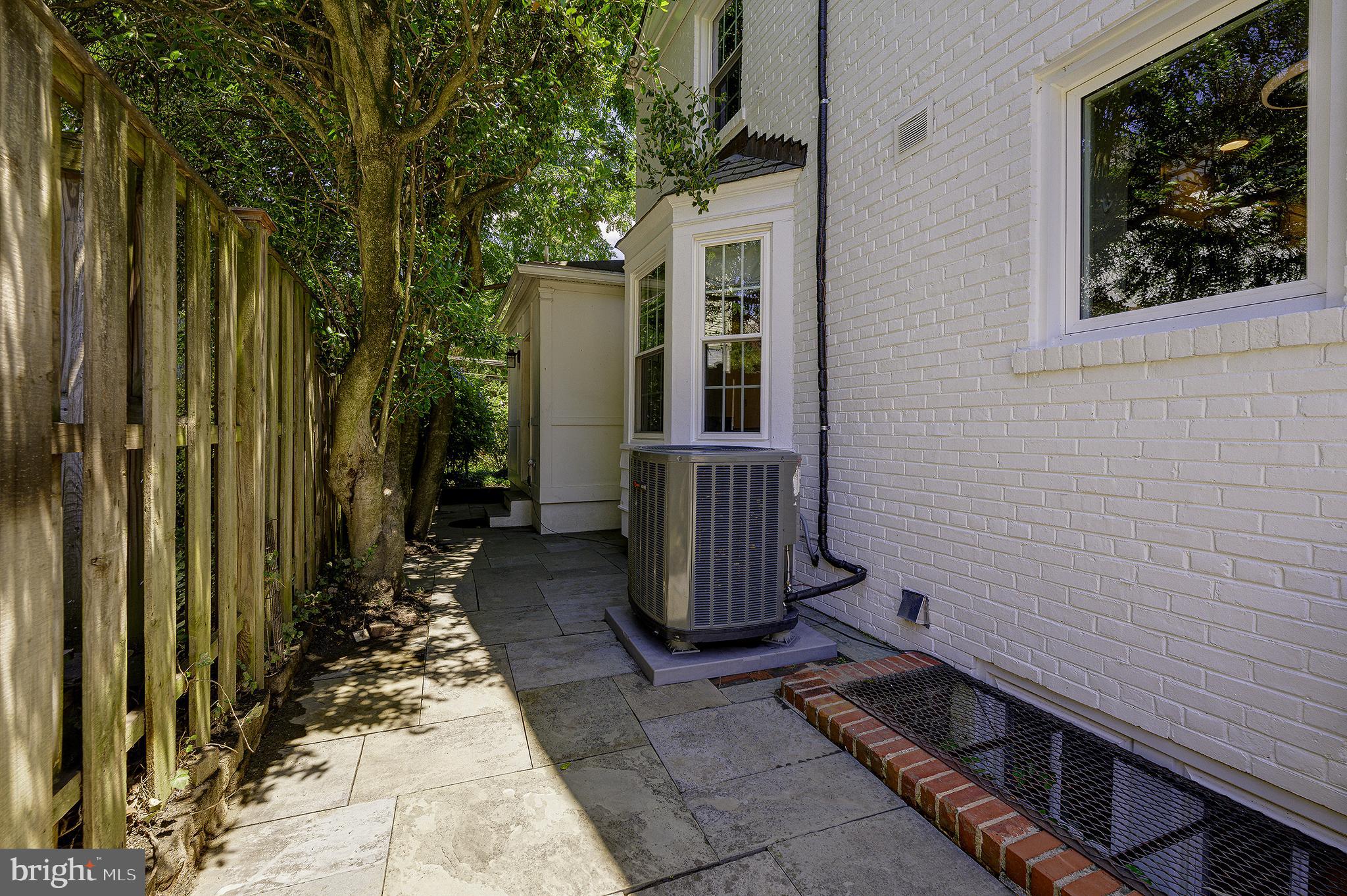 CHEVY CHASE HILLS - Residential