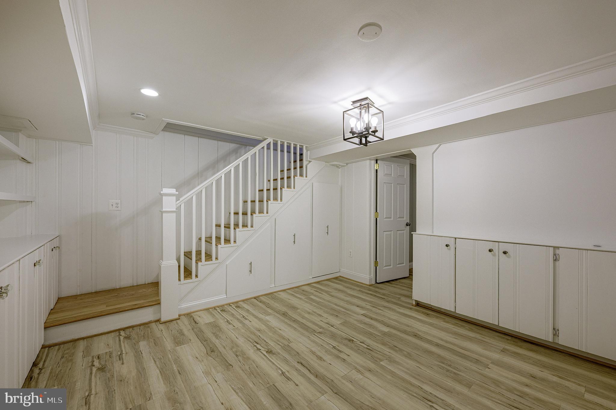 CHEVY CHASE HILLS - Residential