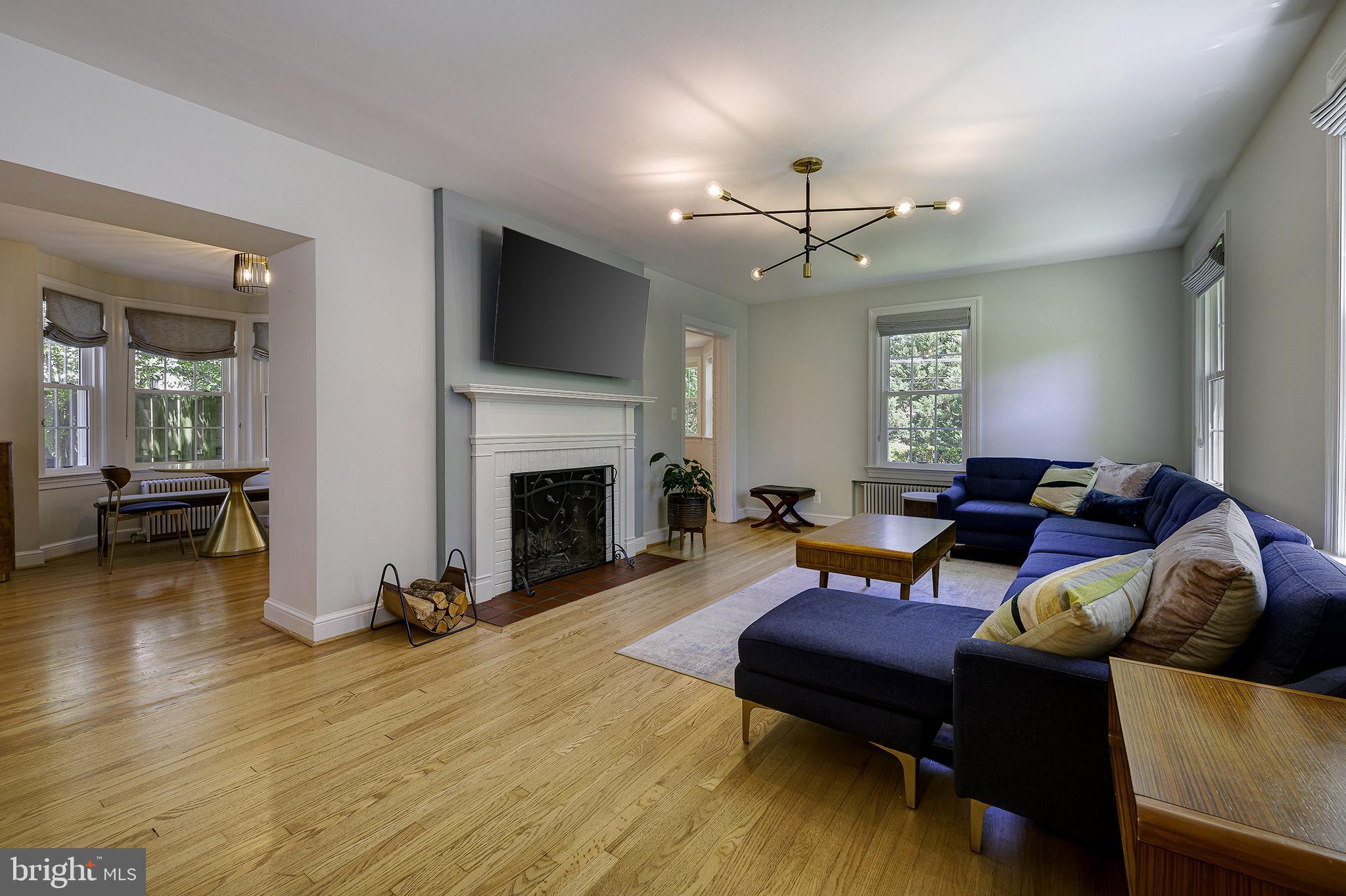 CHEVY CHASE HILLS - Residential