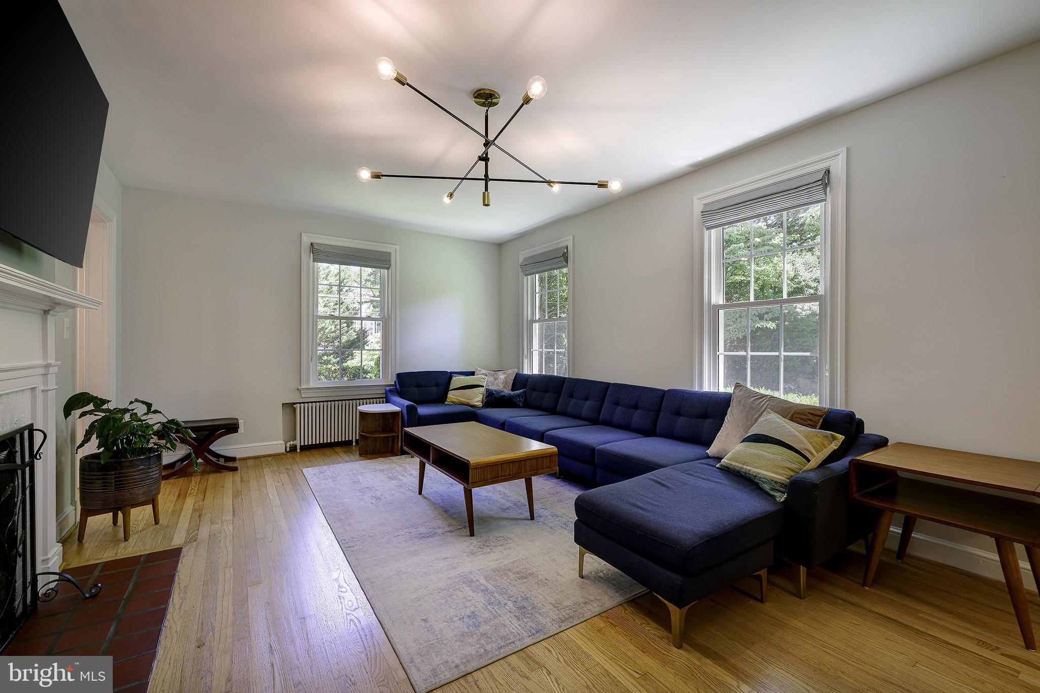 CHEVY CHASE HILLS - Residential