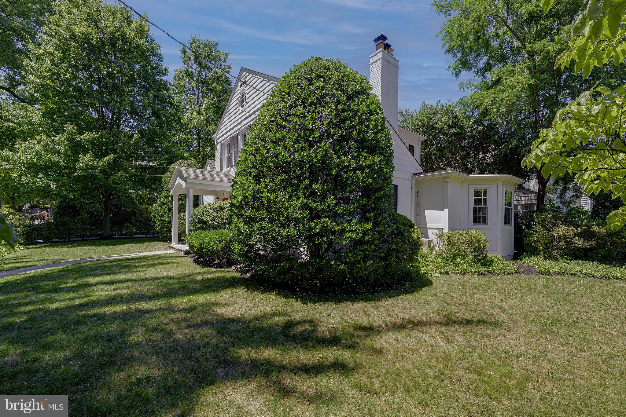 CHEVY CHASE HILLS - Residential