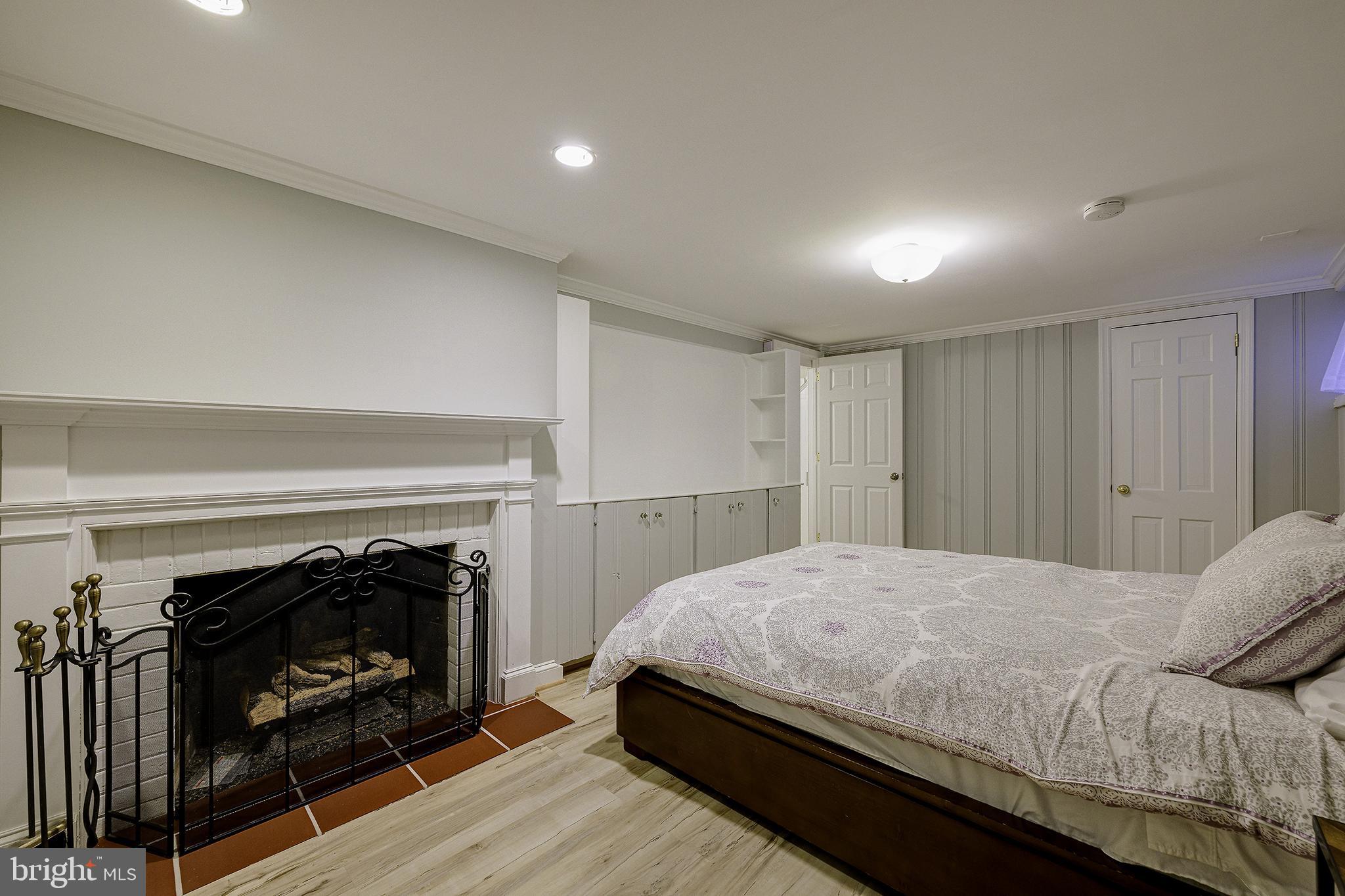 CHEVY CHASE HILLS - Residential