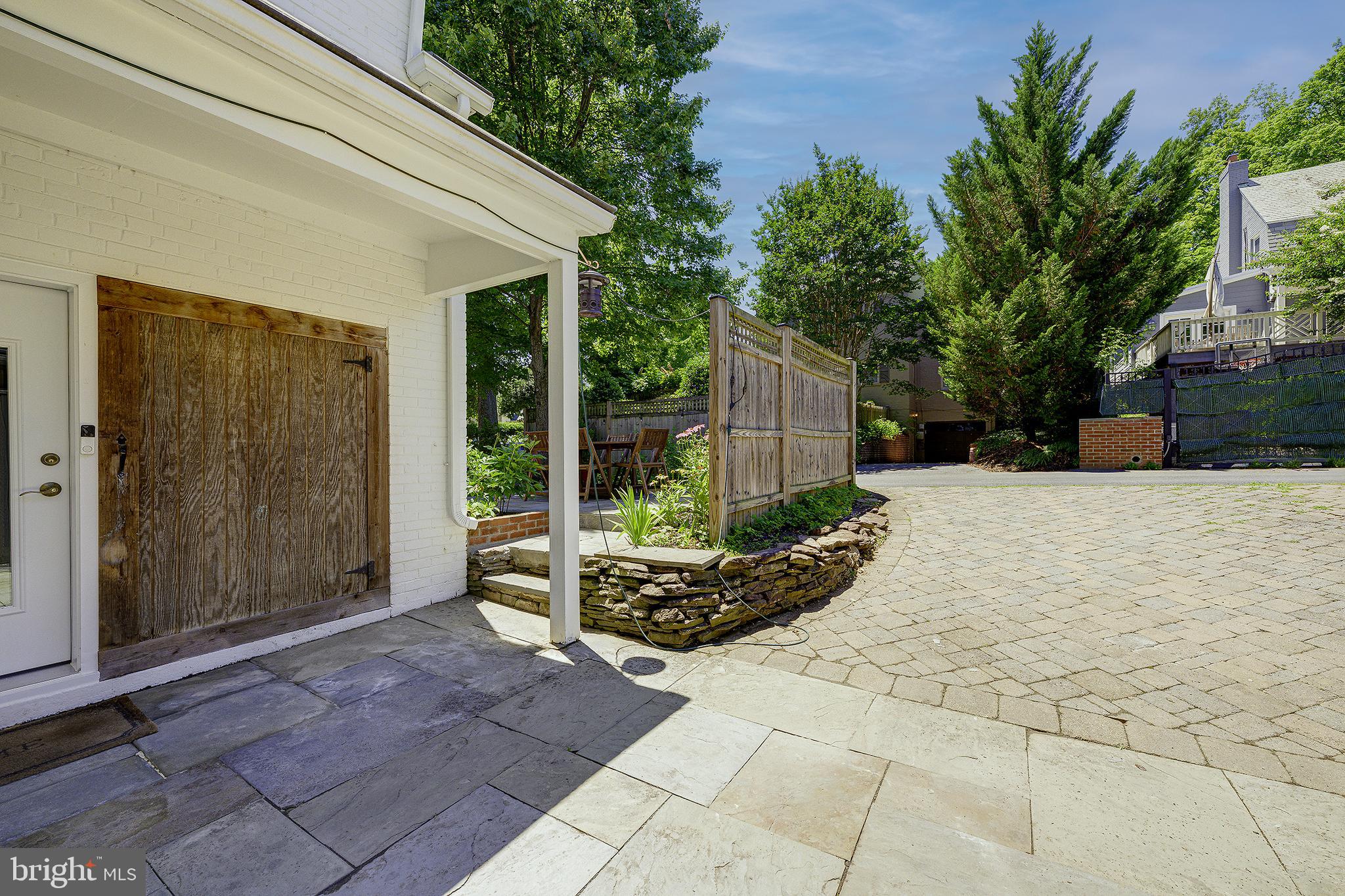 CHEVY CHASE HILLS - Residential