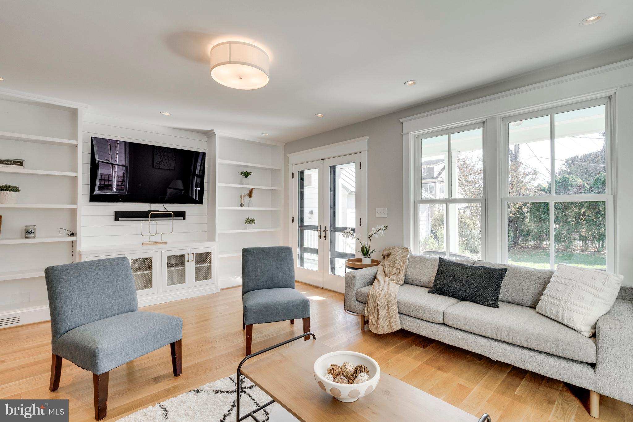 CLARENDON - Residential
