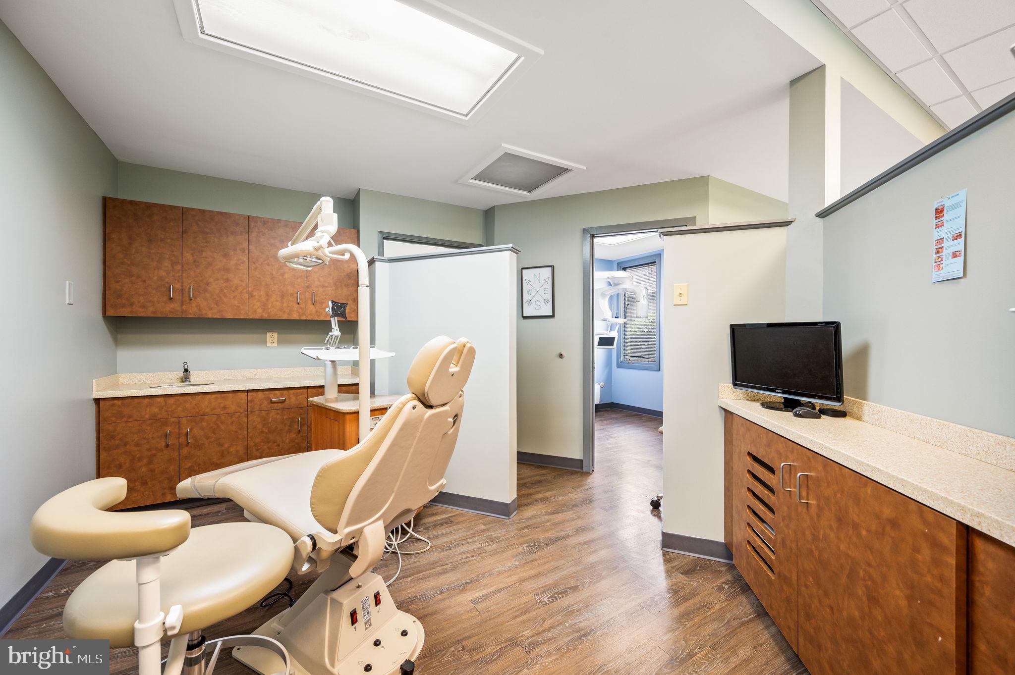 EXTON COMMONS - Commercial Sale