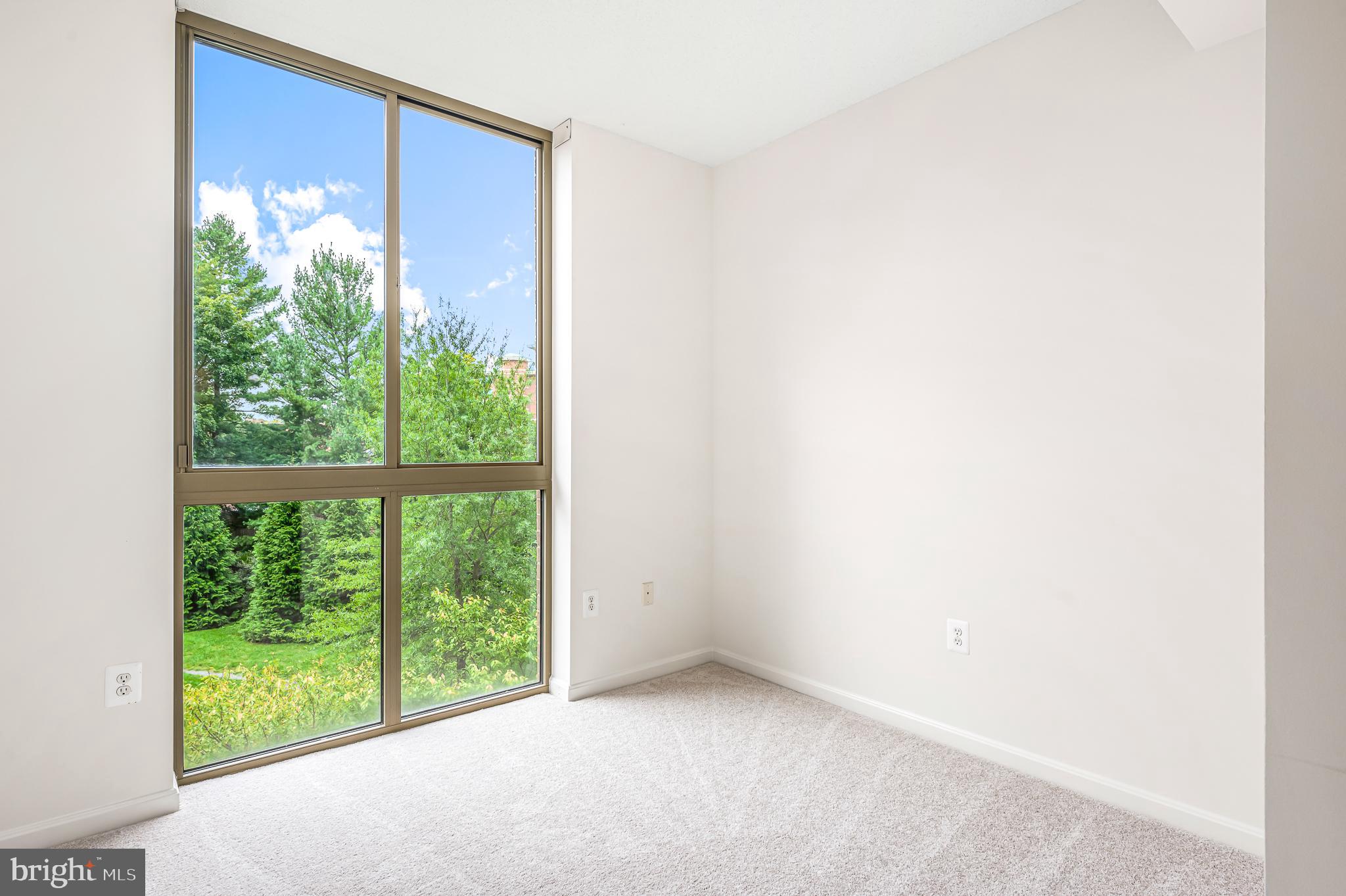 LANSDOWNE WOODS - Residential
