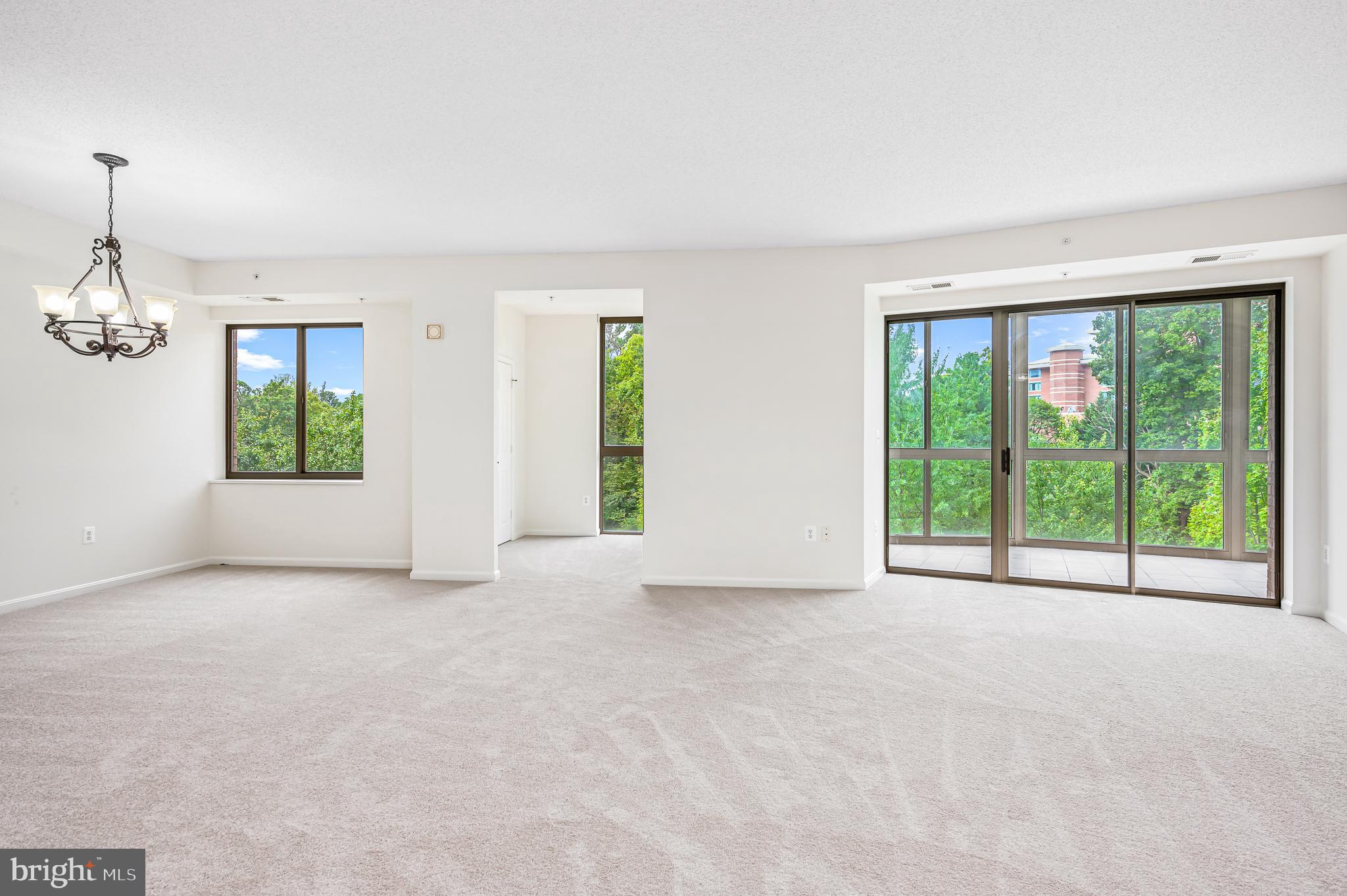 LANSDOWNE WOODS - Residential