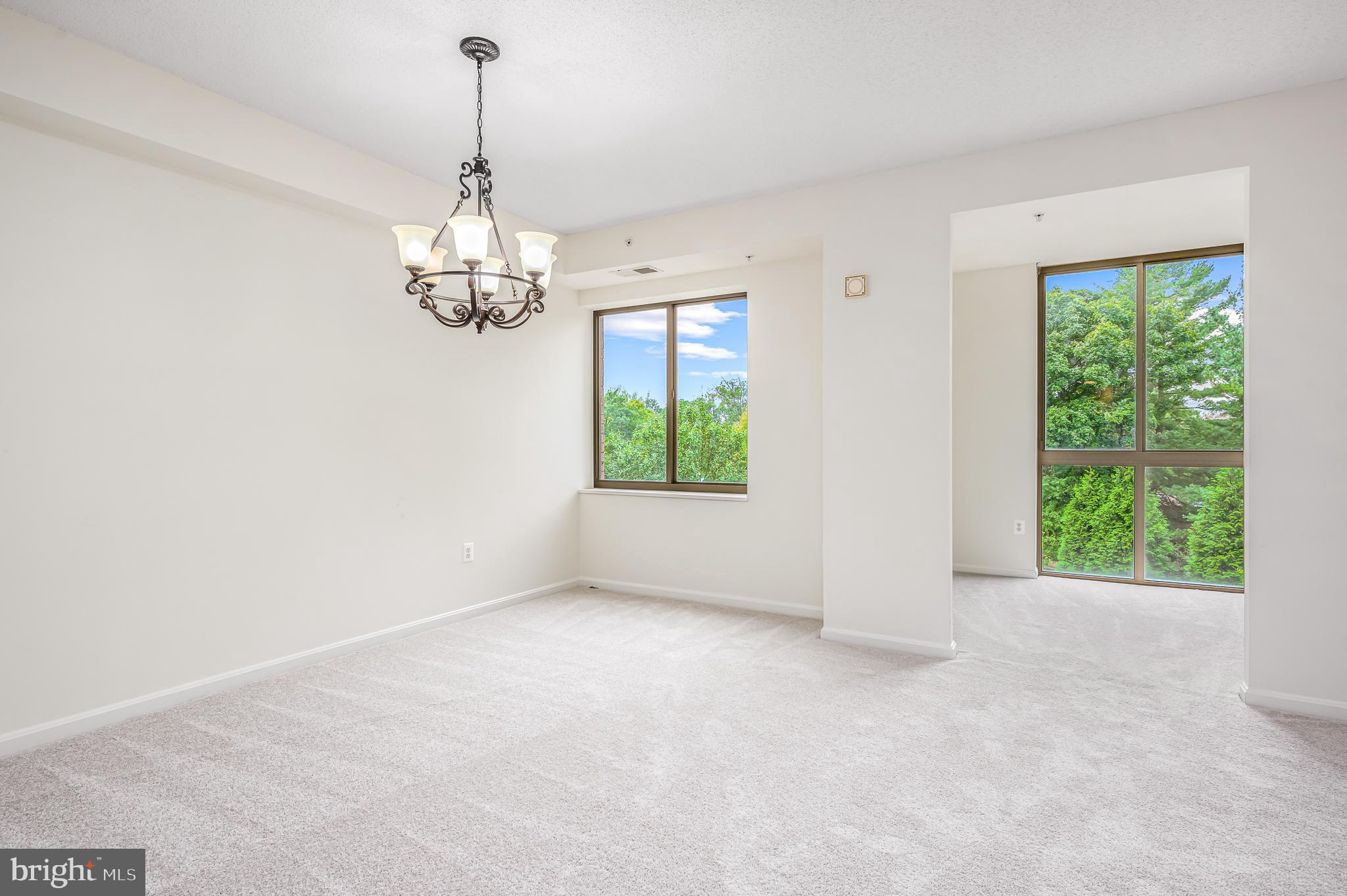 LANSDOWNE WOODS - Residential