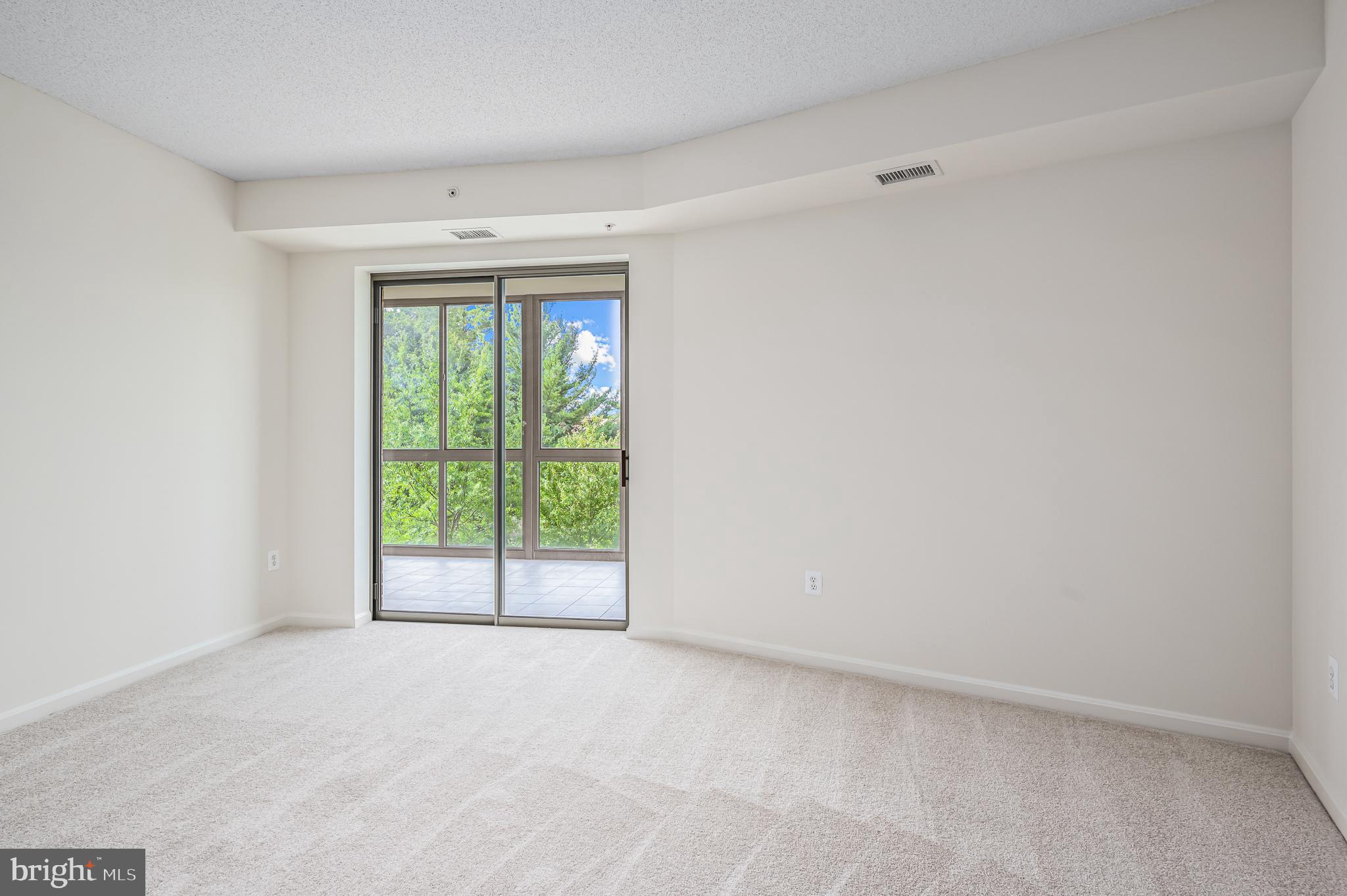 LANSDOWNE WOODS - Residential