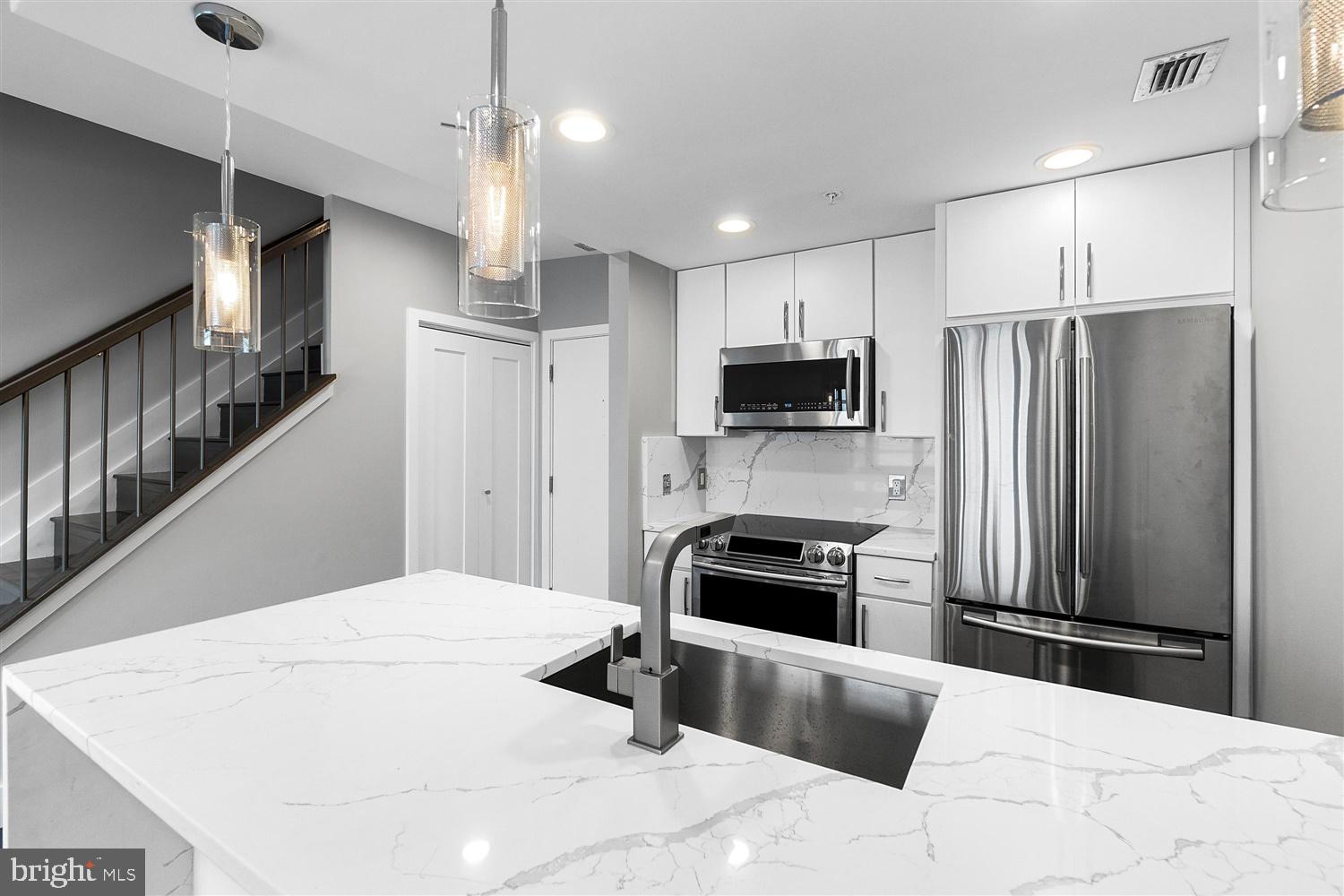 Stunning 1 Bedroom, 1 Bathroom Condo In Historic Fells Point - Residence at Henderson's Wharf! This Two-Level Unit Offers Hardwood Floors, Tons Of Natural Light, Family Room With Private Balcony Access, Kitchen With A Very Large Island,  Stainless Steel Appliances, & More! The Master Bedroom On The Upper Level Includes Master Bathroom With Laundry For Convenience! This Building Is Just Blocks Away From Shops & Restaurants, Boardwalk Access From Fells Point To Canton And Much More!!