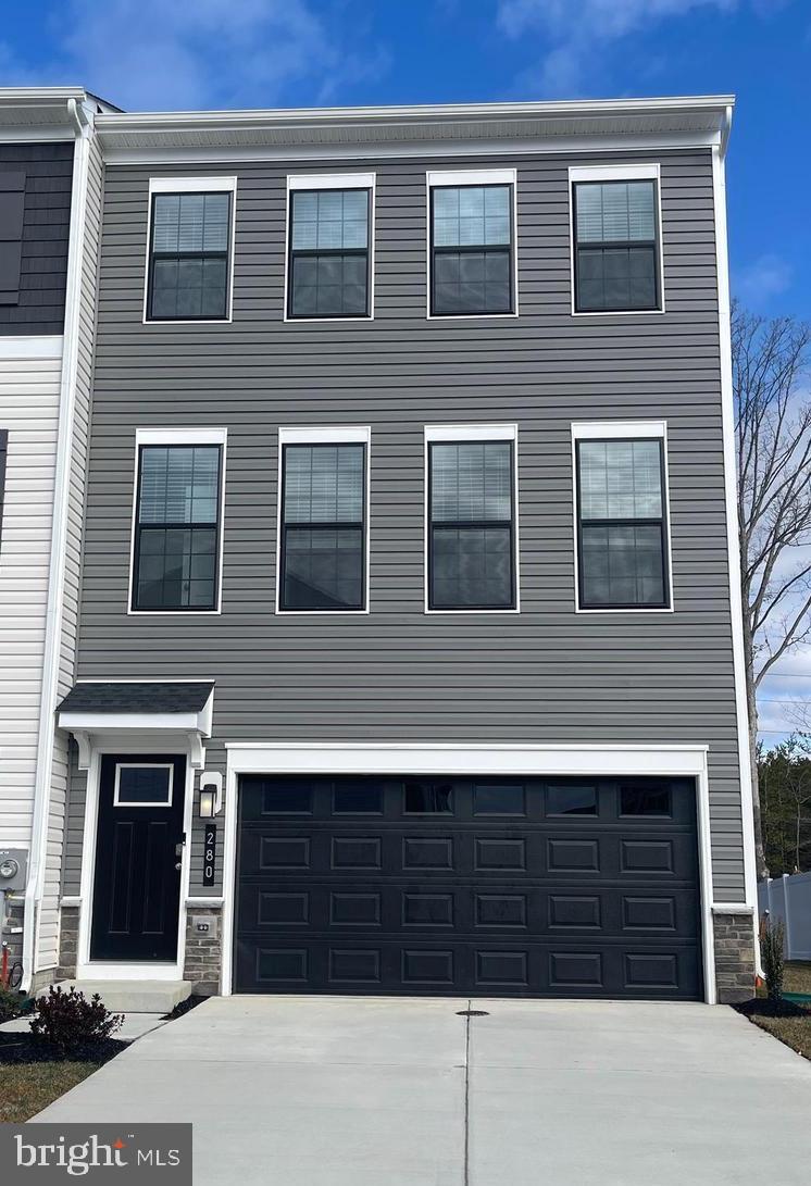 WELCOME TO YOUR BRAND-NEW HOME! Be the very first to experience this newly built, stunning townhome. Enjoy the convenience of a spacious 2-car garage, a cozy recreational room, and a bright, open-concept family room. The modern kitchen features a generously sized island, ideal for entertaining friends and family. With three sizable bedrooms, you'll have plenty of space to make this house your own. Natural light pours through the numerous windows, filling each room with warmth and charm. Step outside onto your lovely deck and savor the beauty of the outdoors. Your perfect home awaits!

Apply here: https://apply.link/KQGz5Bk