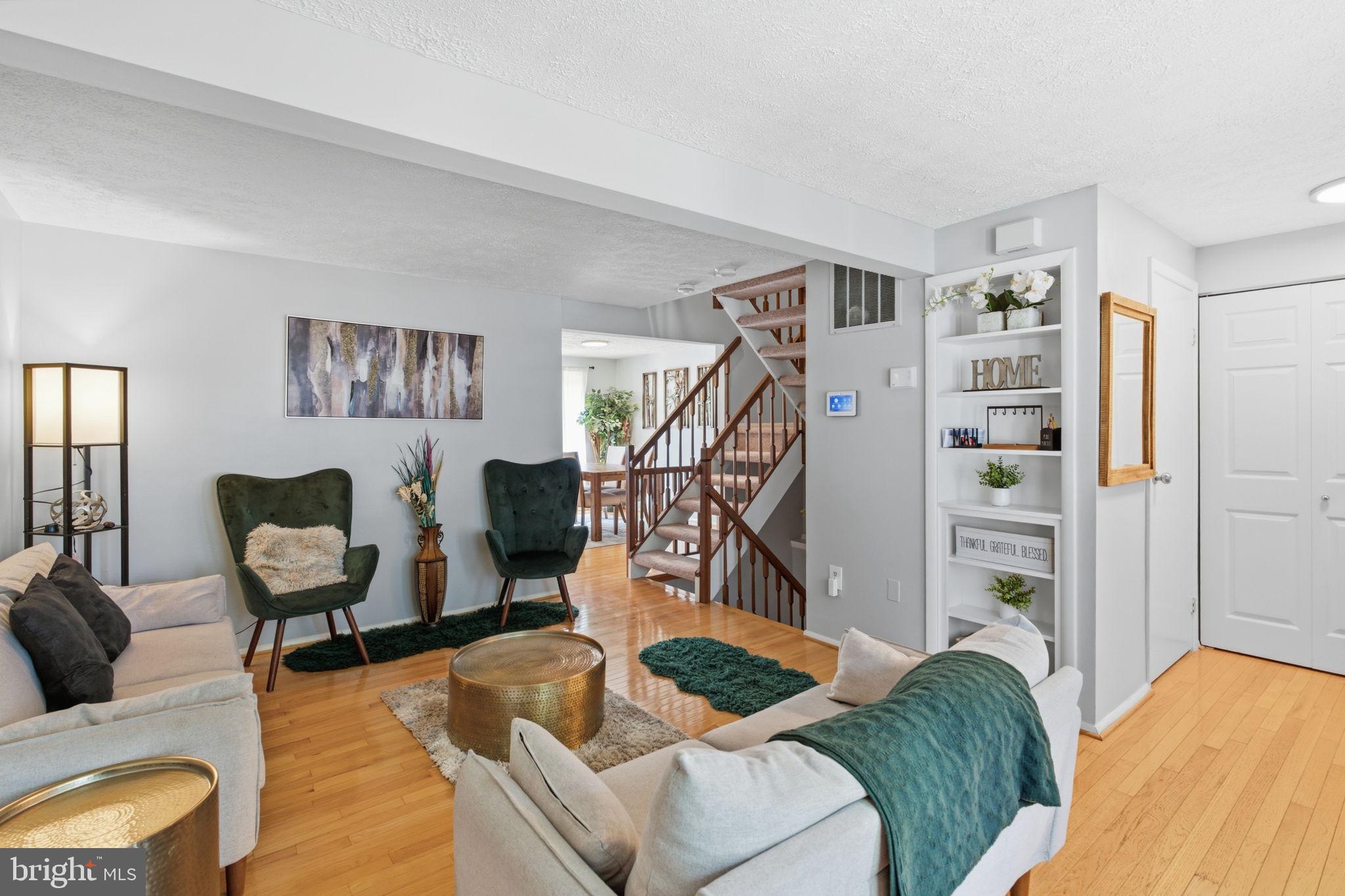 QUEEN ANNE VILLAGE - Residential