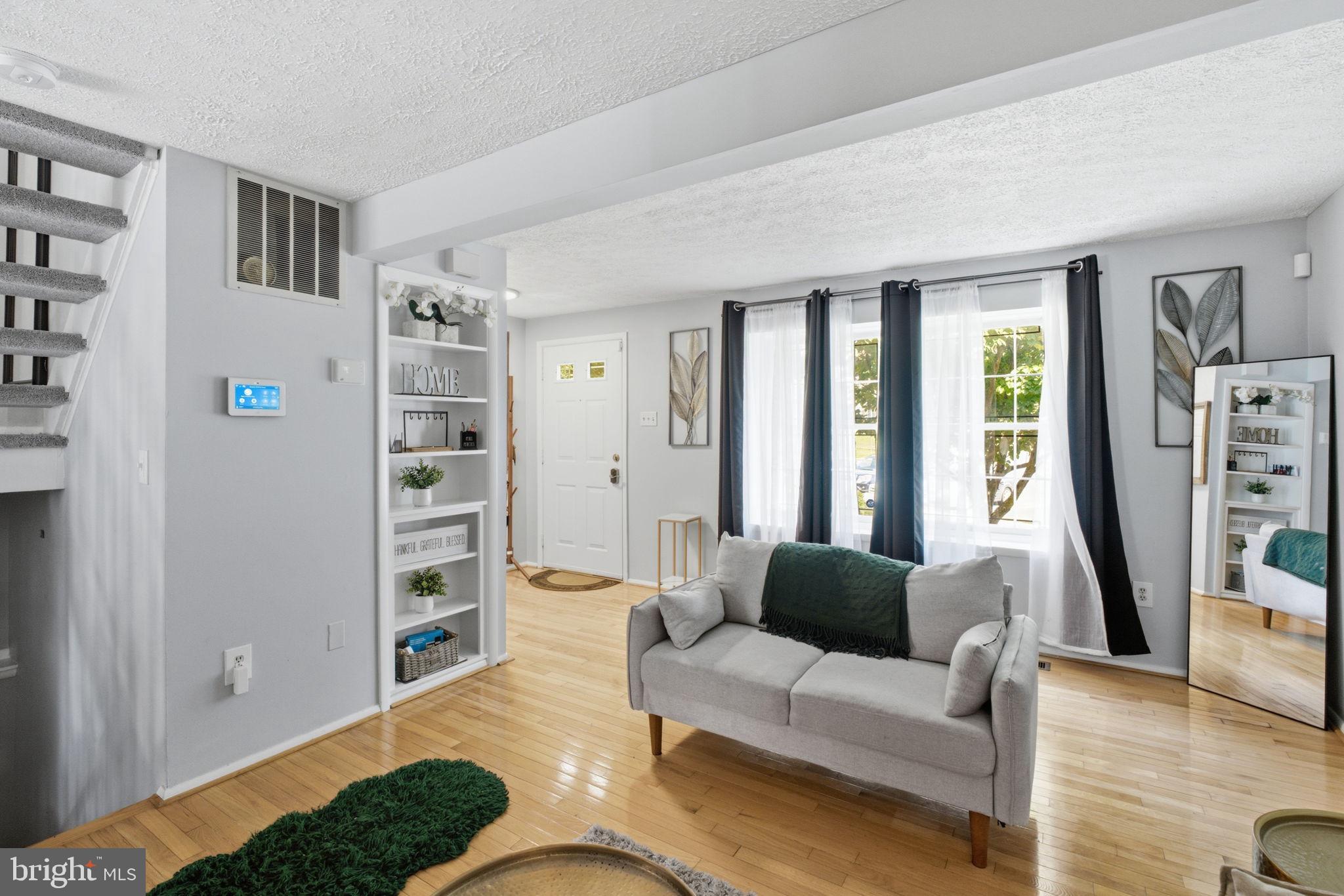 QUEEN ANNE VILLAGE - Residential