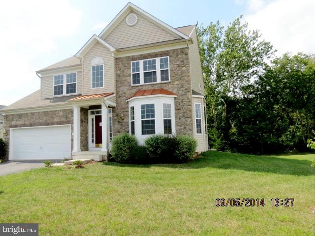 Beautiful and spacious colonial! 4BR, 2 1/2 BA with spacious kitchen with dual ovens and granite counter tops plus nice cabinets. Family room with gas fireplace, living room/dining room with hardwood floors. Bathrooms with ceramic floors. Laundry room located in the upper level. Master bedroom w/ cathedral ceiling has a master bathroom with his/her walk-in closets. Partially finished basement.