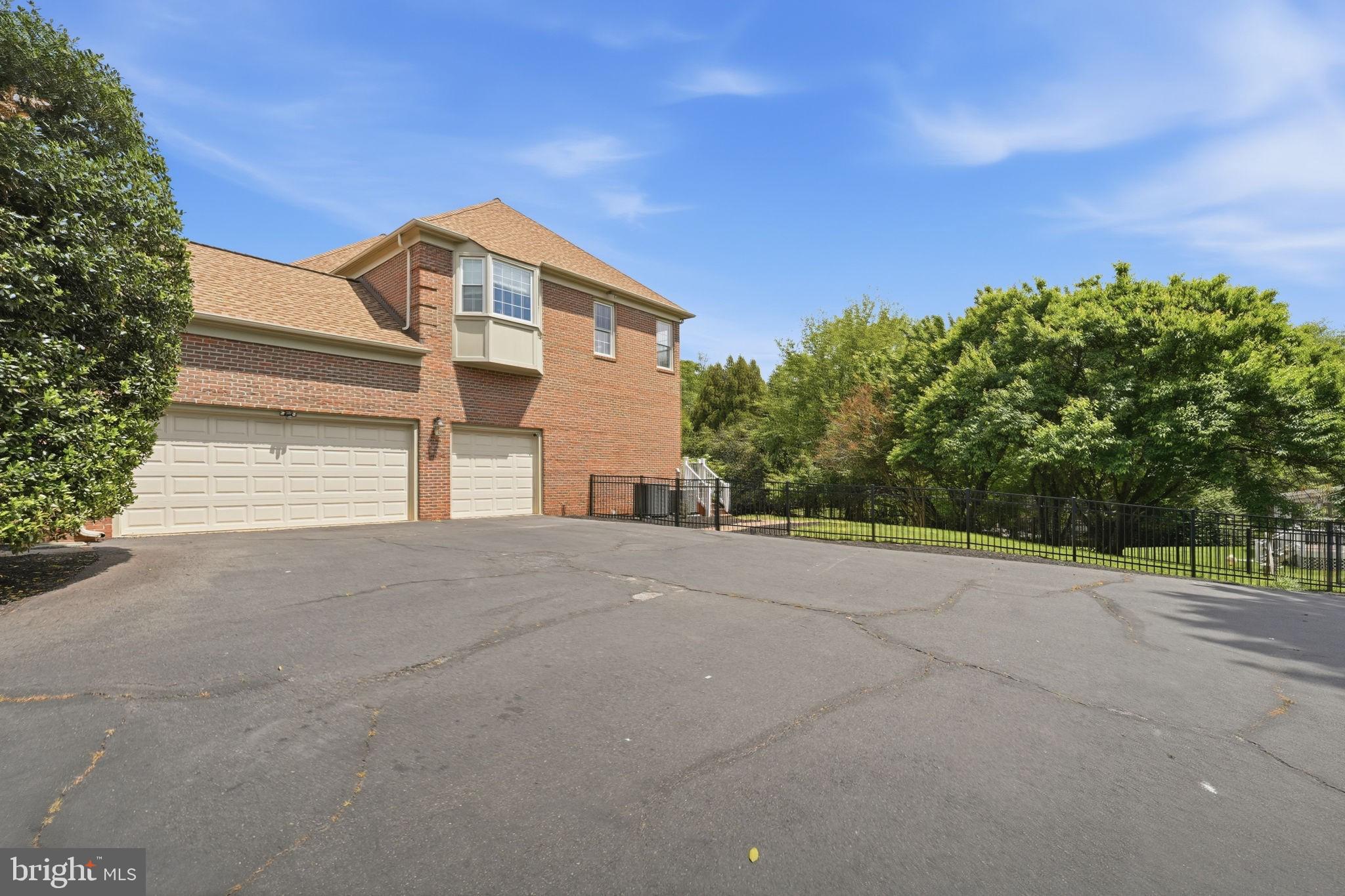 MCLEAN HUNDRED - Residential