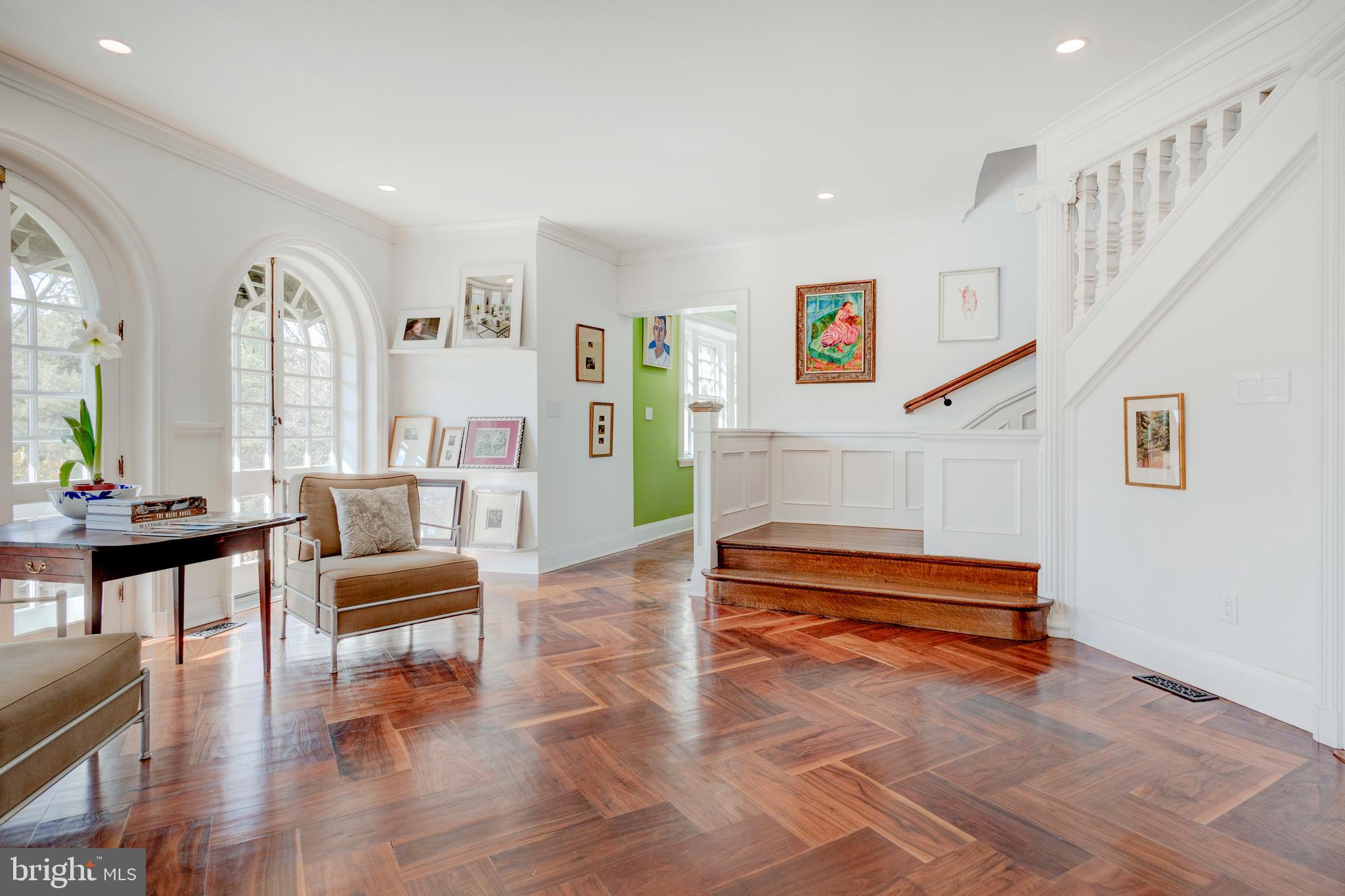 CHESTNUT HILL - Residential