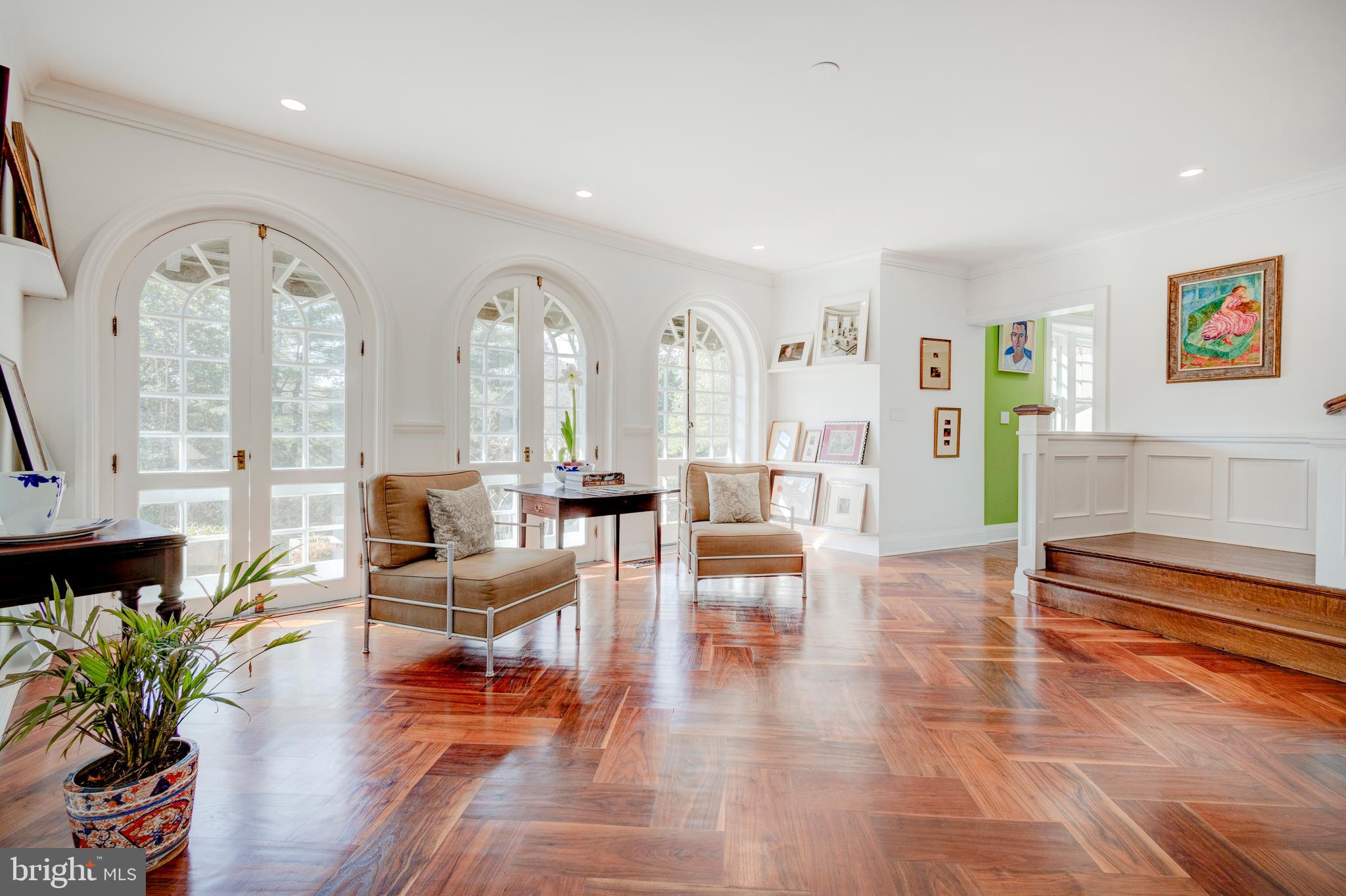 CHESTNUT HILL - Residential