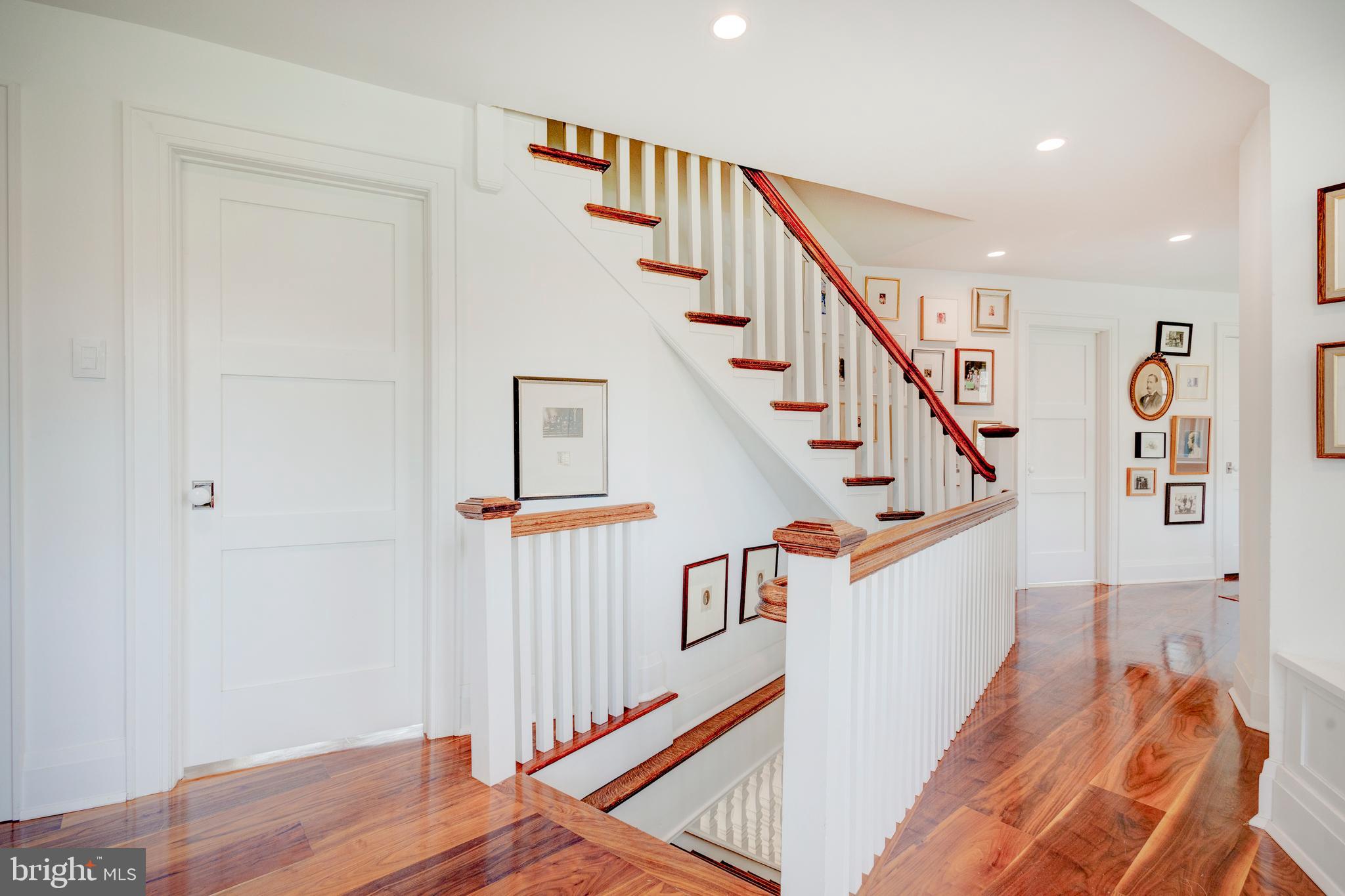 CHESTNUT HILL - Residential