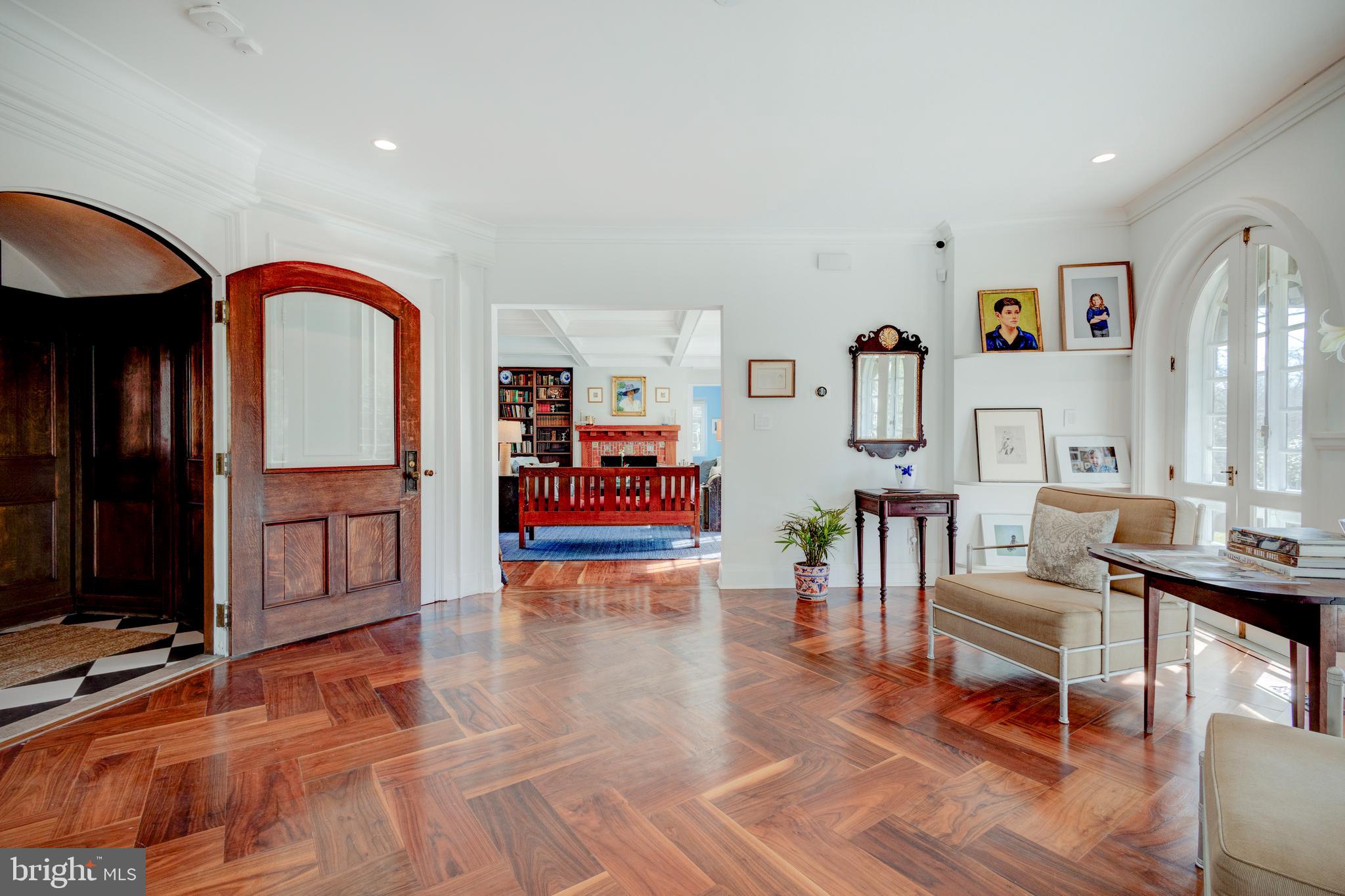 CHESTNUT HILL - Residential