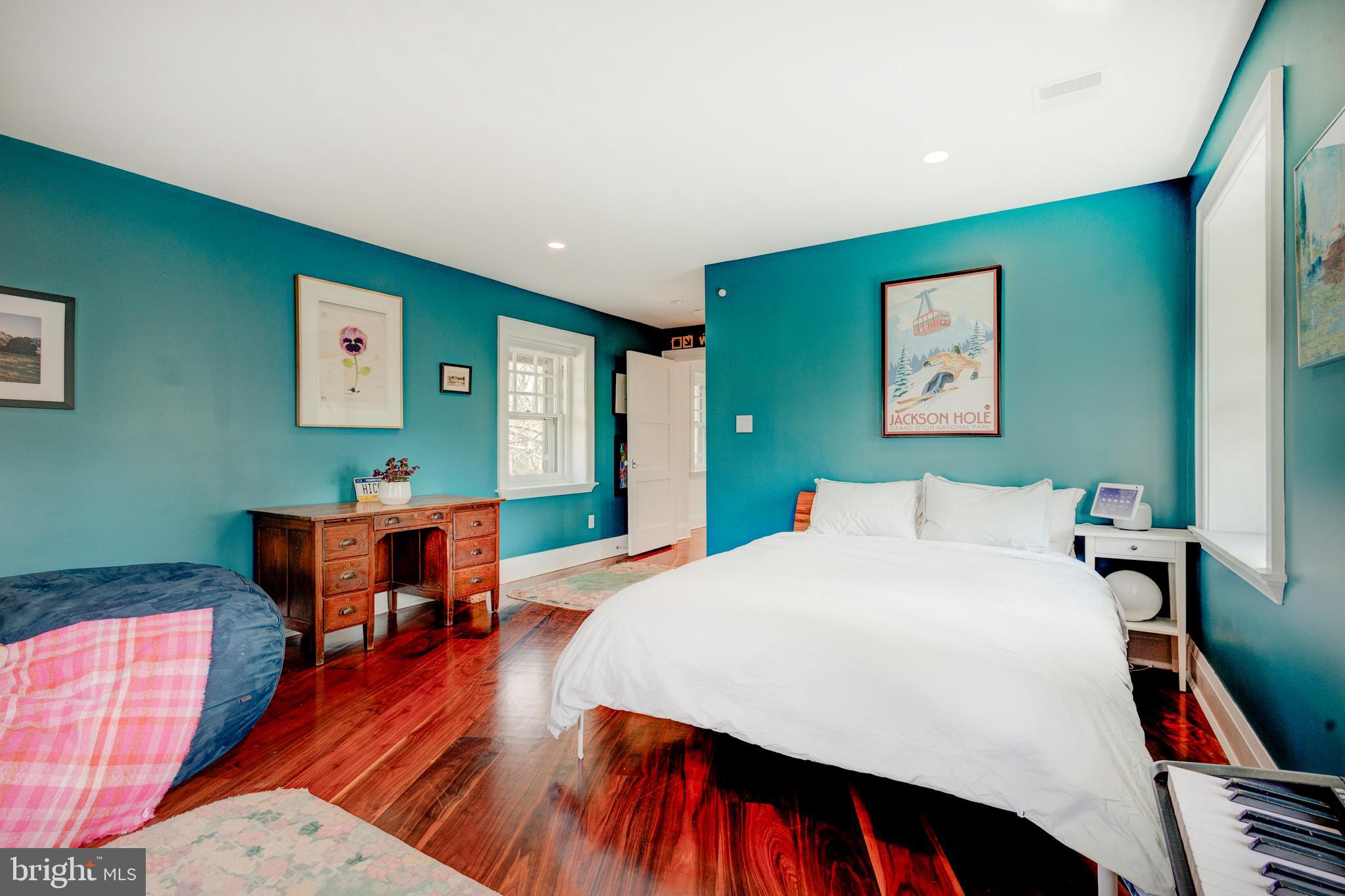 CHESTNUT HILL - Residential