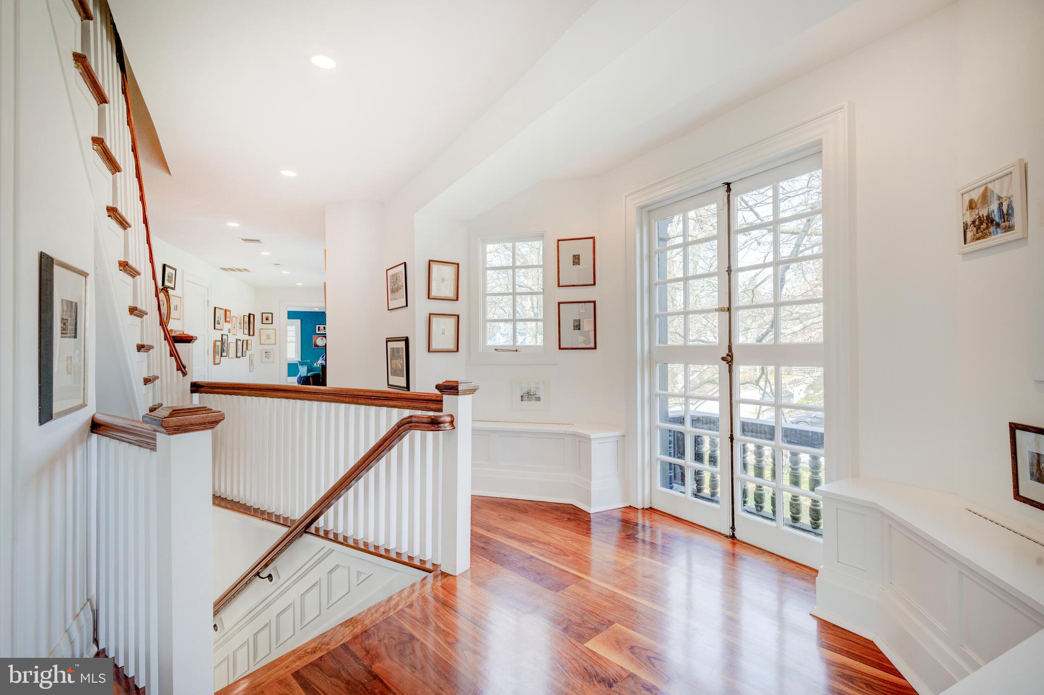 CHESTNUT HILL - Residential