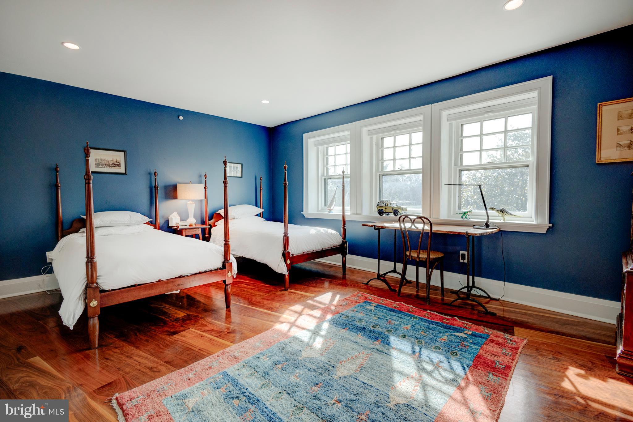 CHESTNUT HILL - Residential