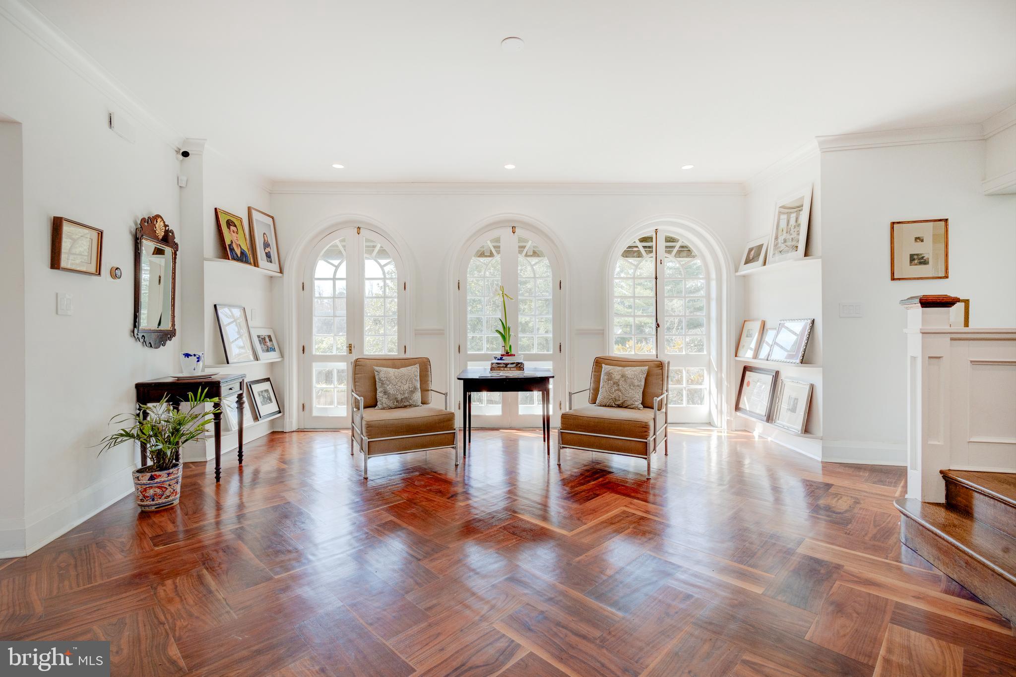 CHESTNUT HILL - Residential