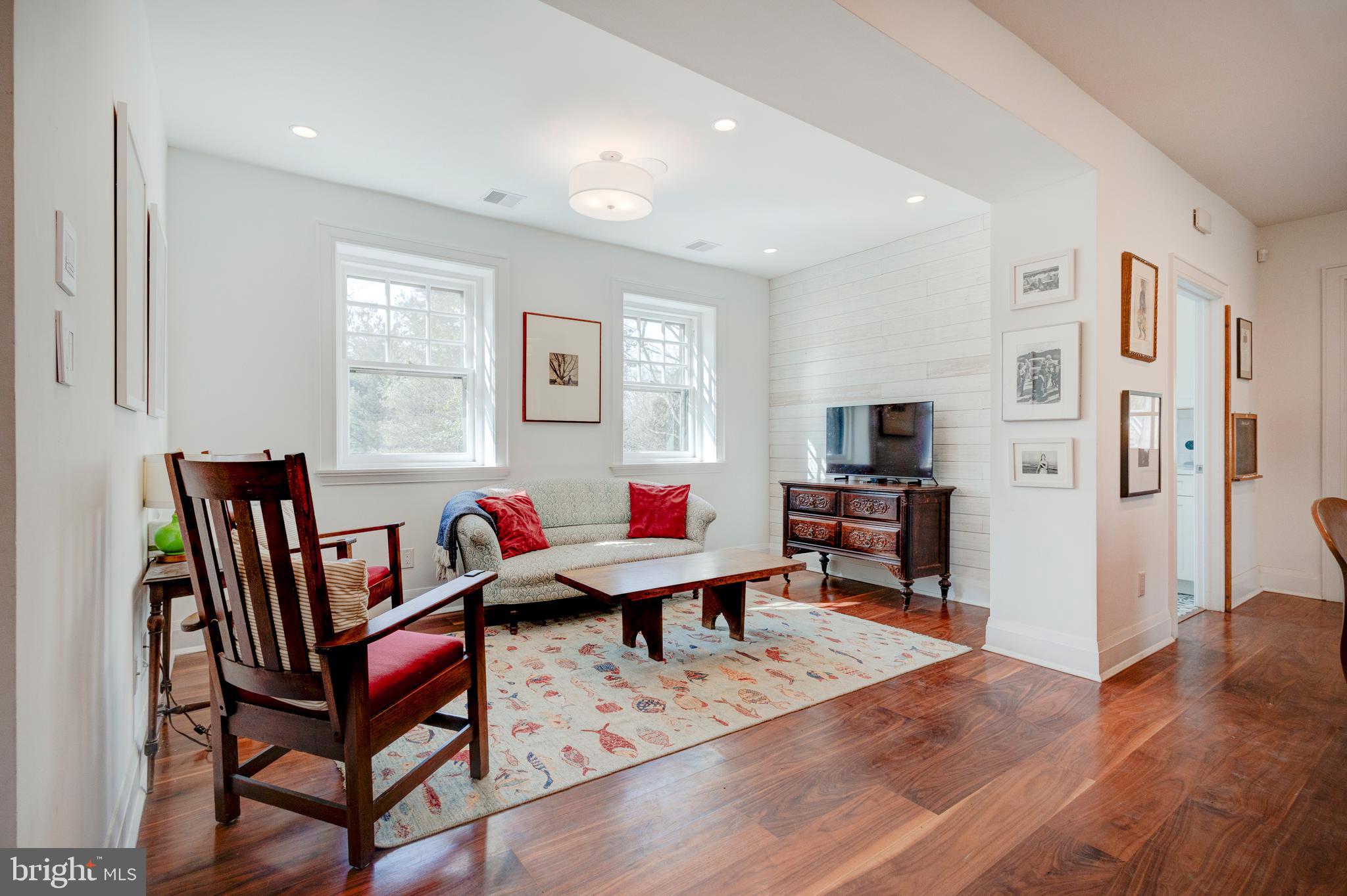 CHESTNUT HILL - Residential