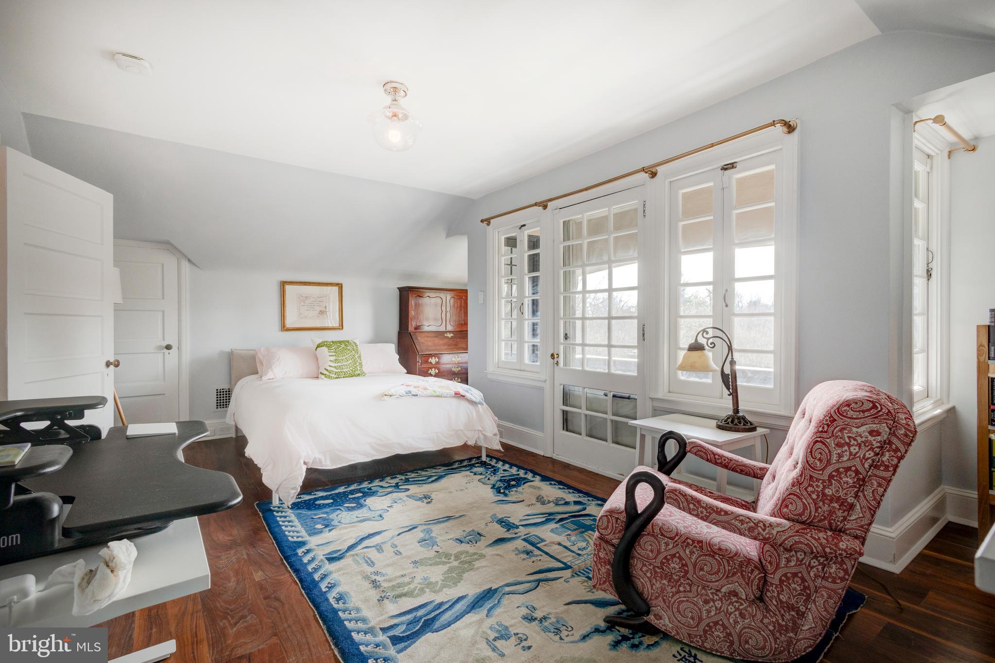 CHESTNUT HILL - Residential