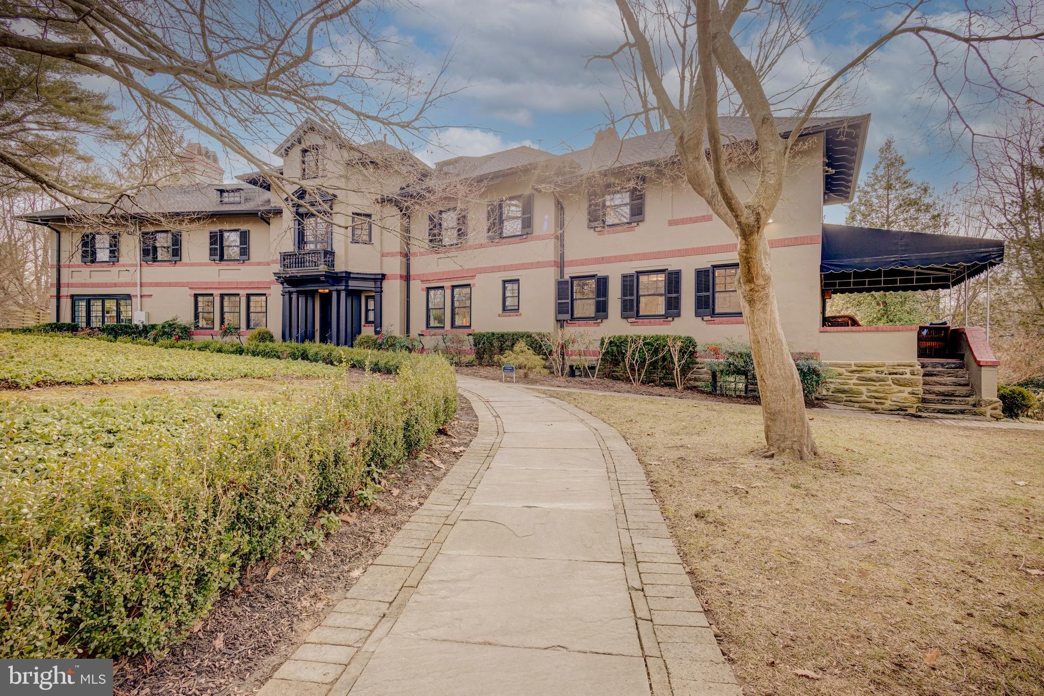 CHESTNUT HILL - Residential