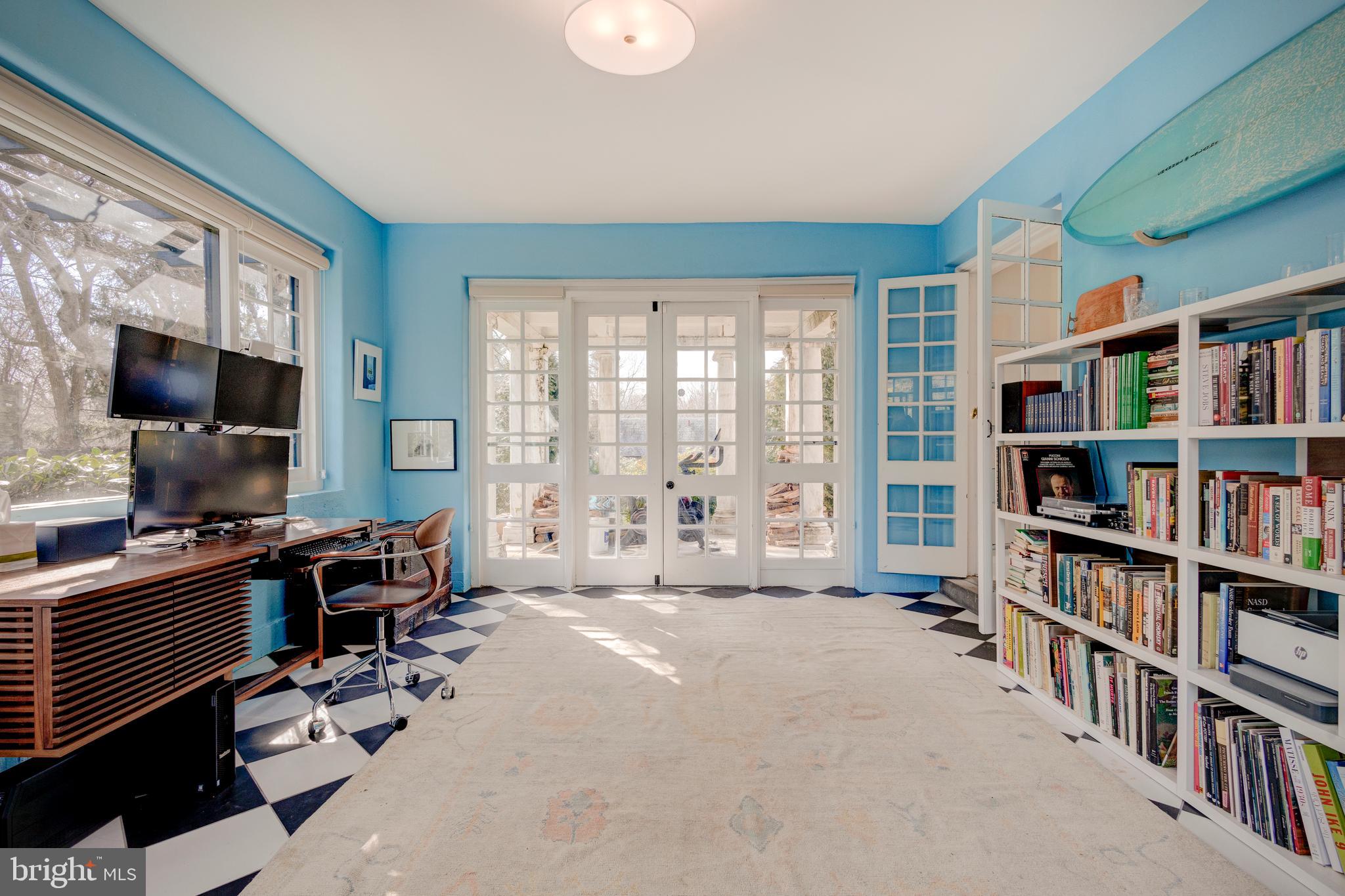 CHESTNUT HILL - Residential