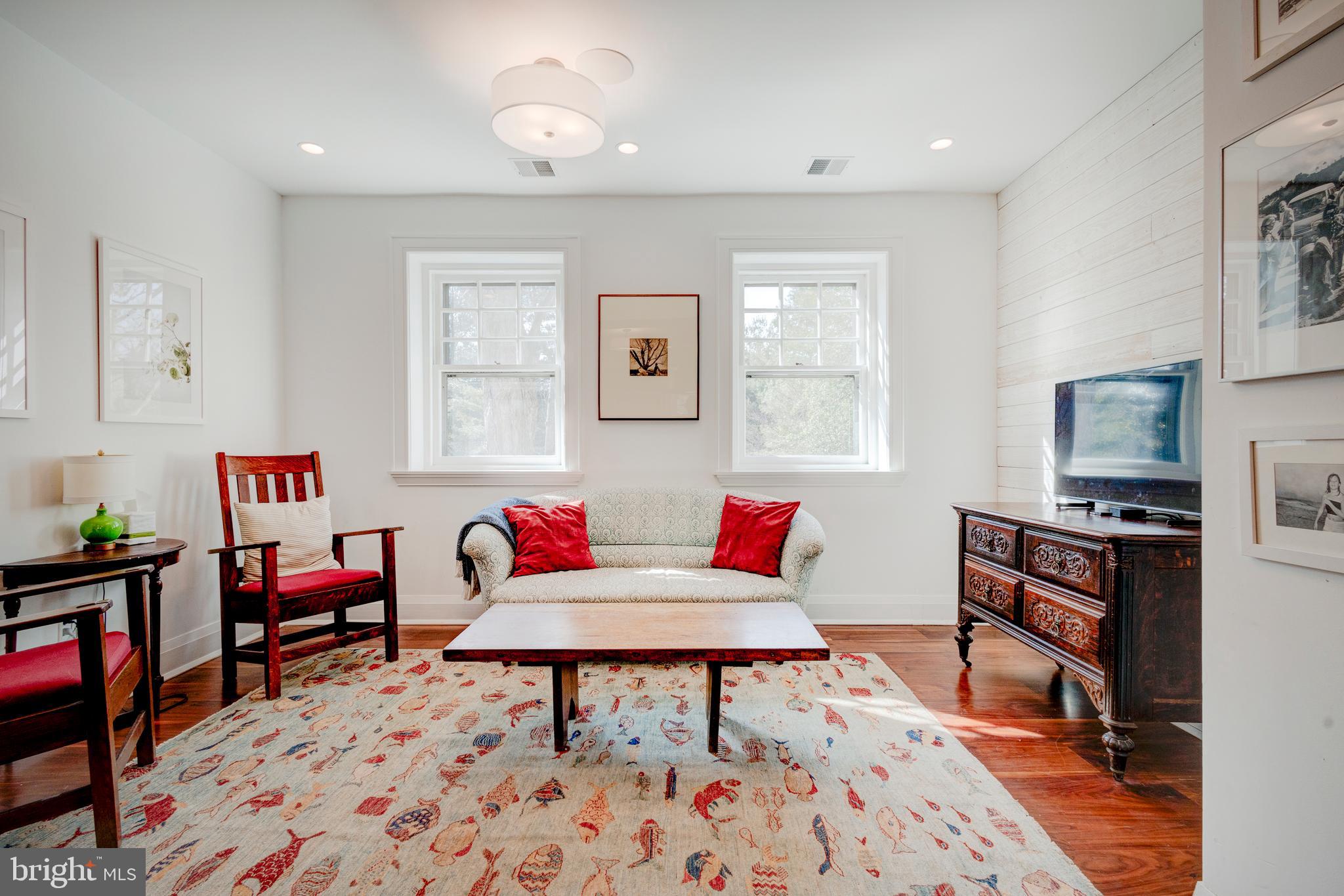 CHESTNUT HILL - Residential
