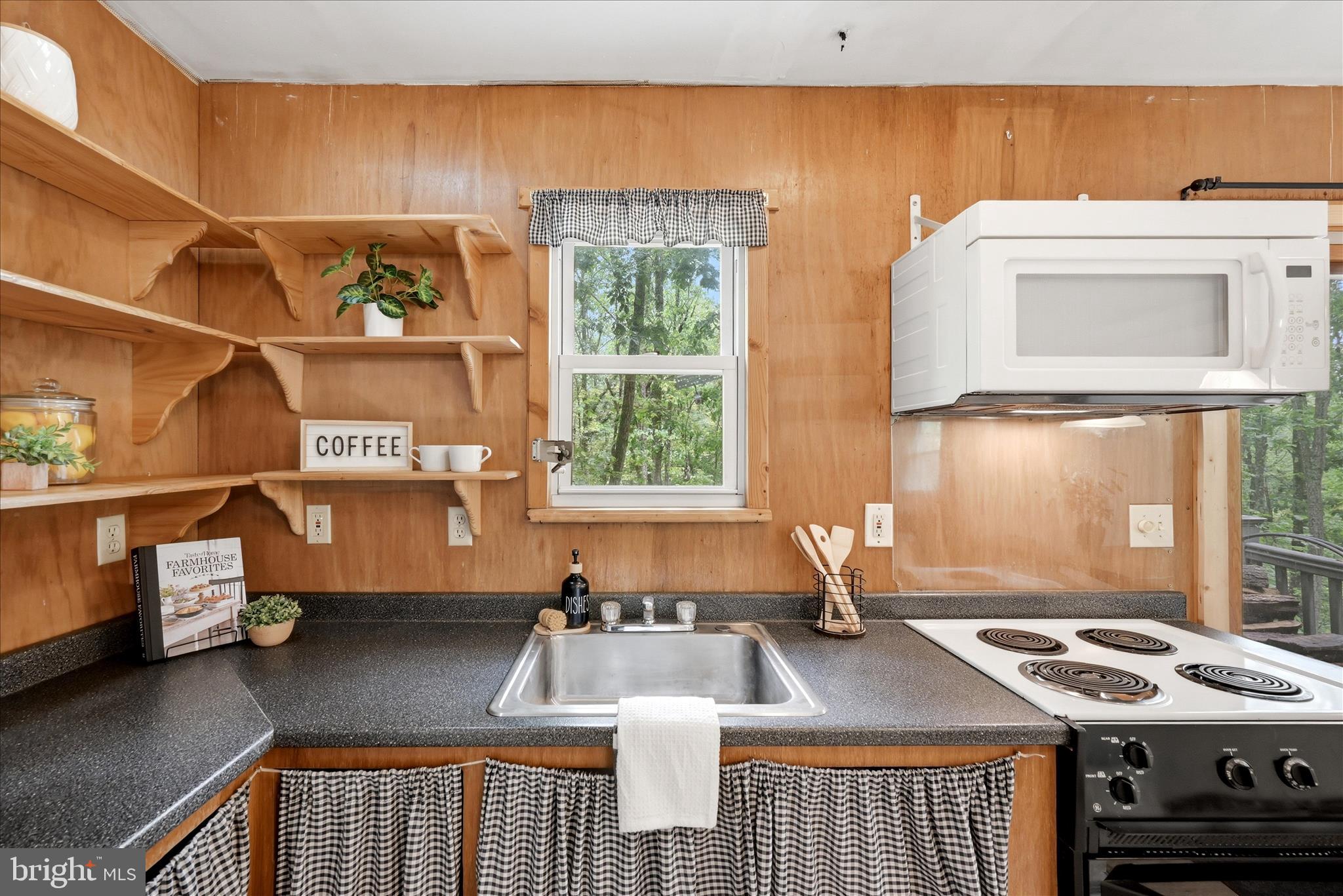ROBINWOOD RETREAT - Residential