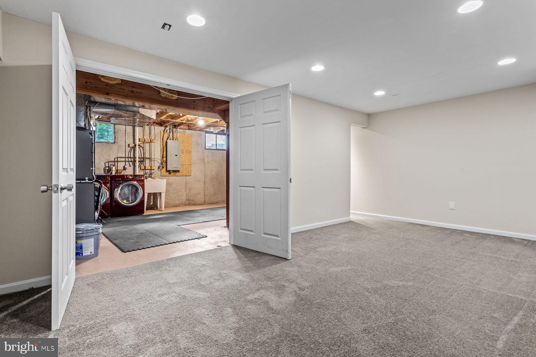 LAKE ANITA LOUISE - Residential Lease