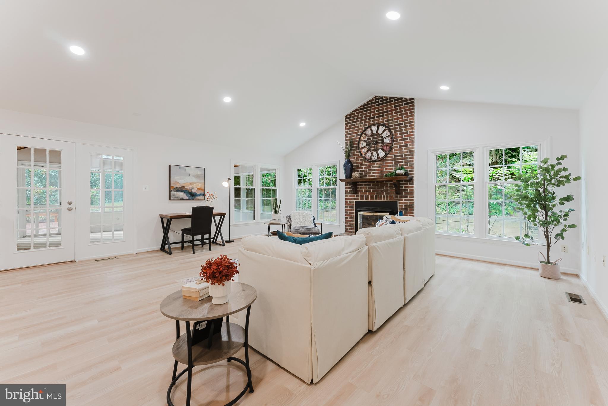 LONGWOOD KNOLLS - Residential