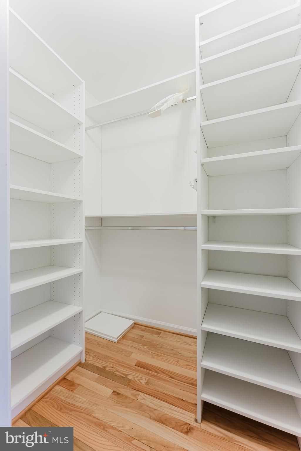 LONGWOOD KNOLLS - Residential