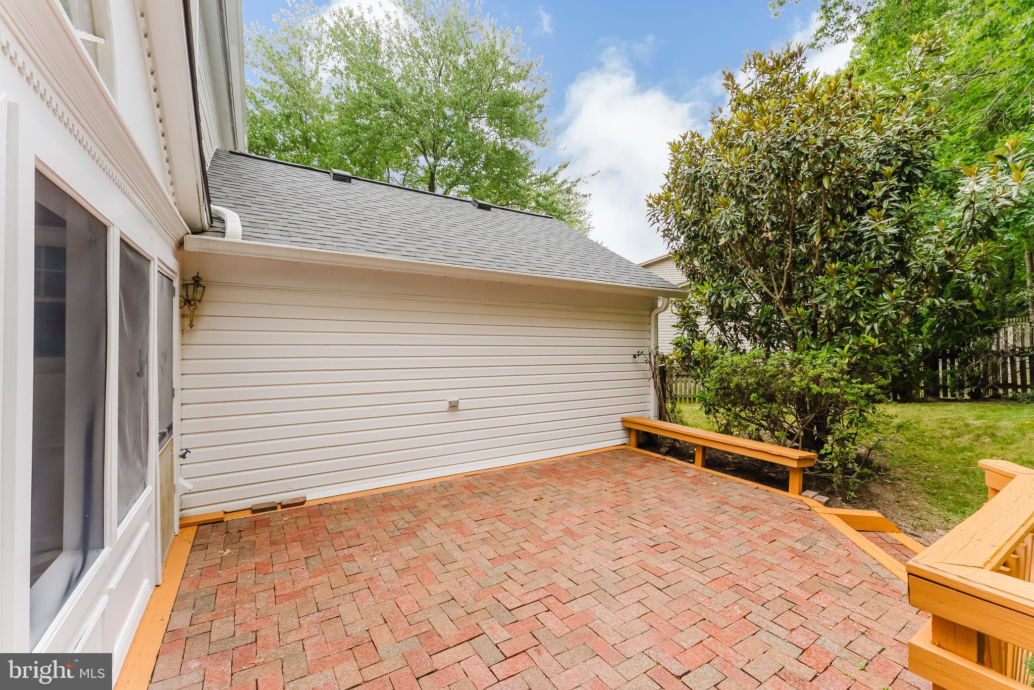 LONGWOOD KNOLLS - Residential