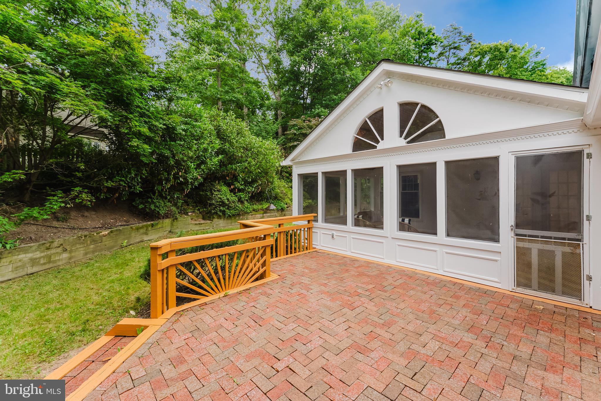 LONGWOOD KNOLLS - Residential